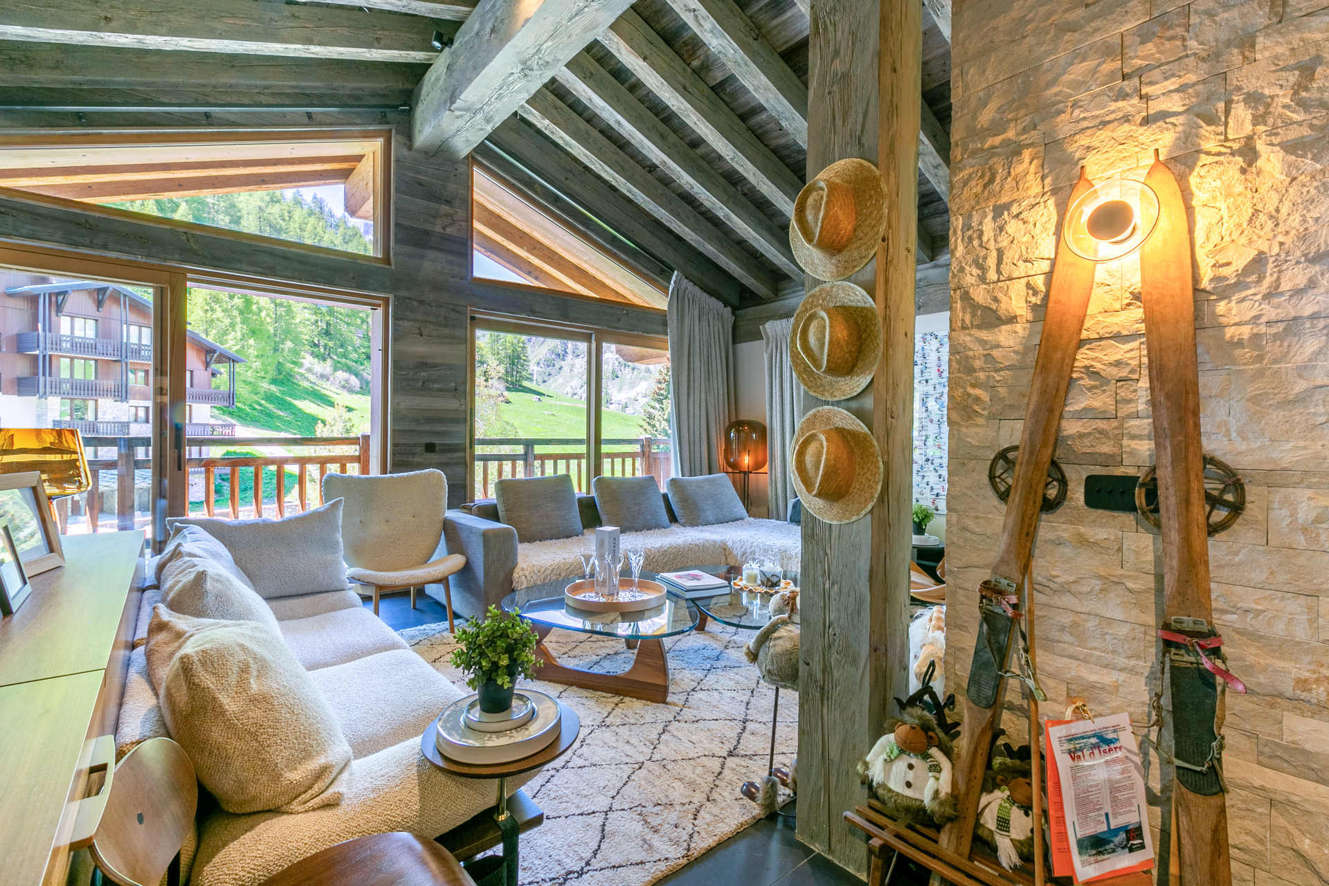 _lv_images__lot_0002340178_05_1456532