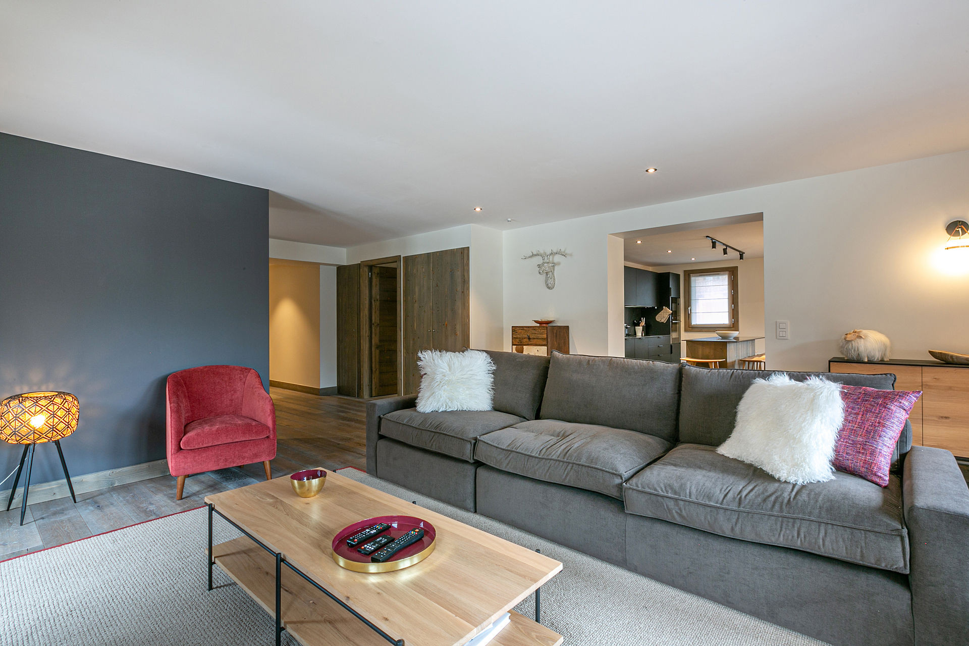 _lv_images__lot_0002340181_03_1454677