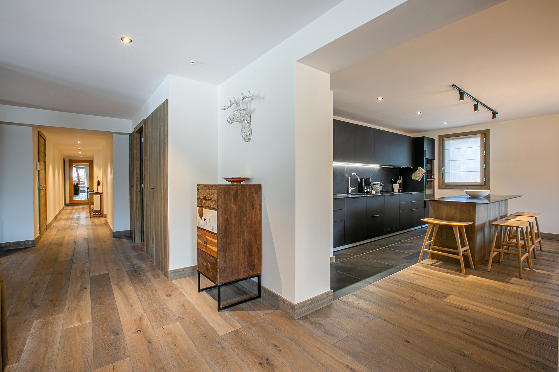 _lv_images__lot_0002340181_04_1454678