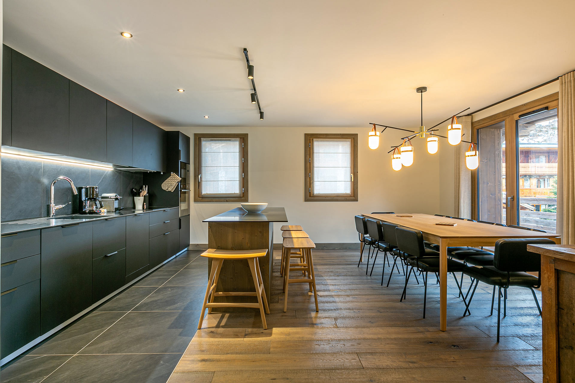 _lv_images__lot_0002340181_05_1454679