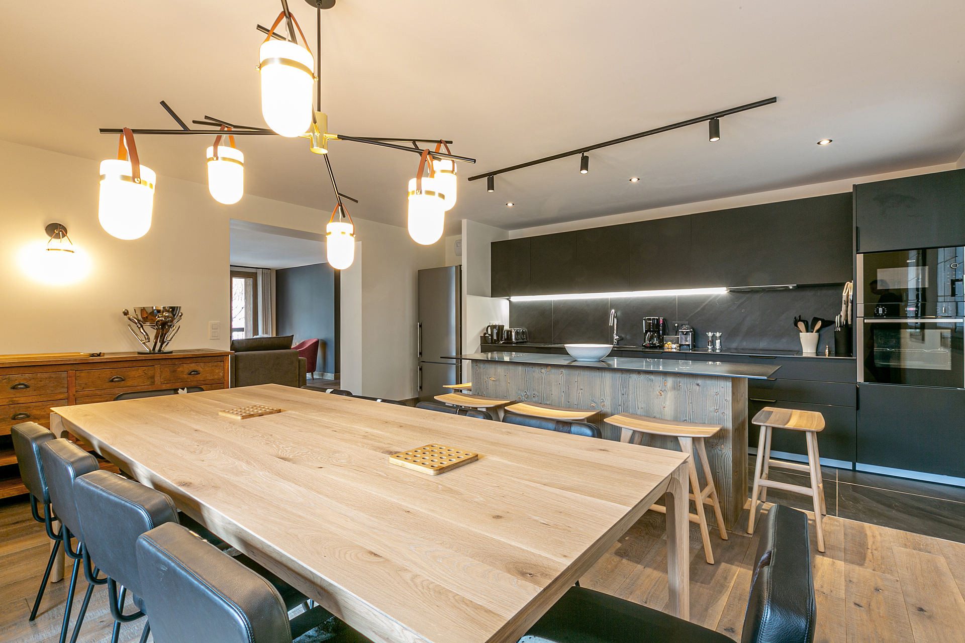 _lv_images__lot_0002340181_06_1454680