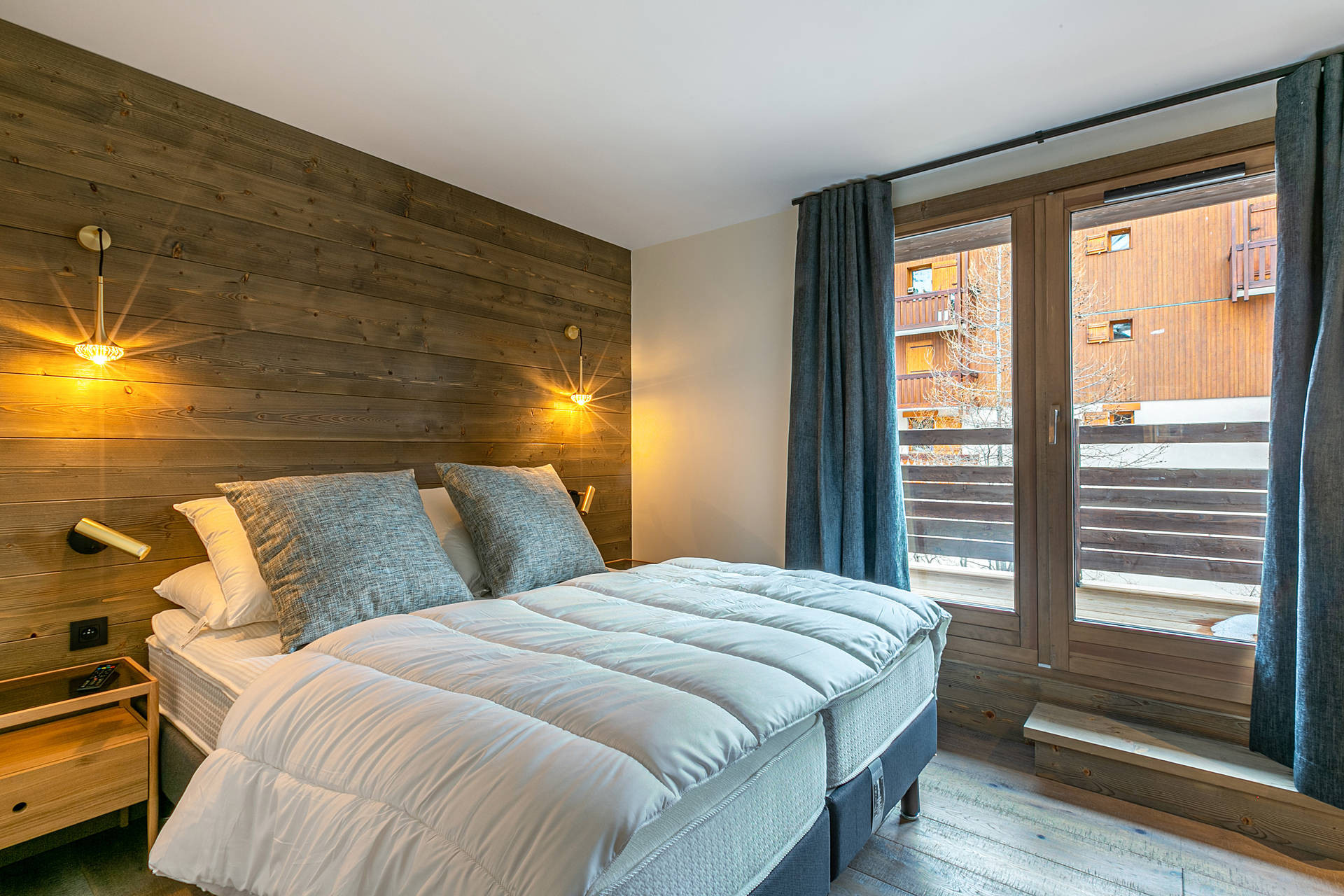 _lv_images__lot_0002340181_08_1454682