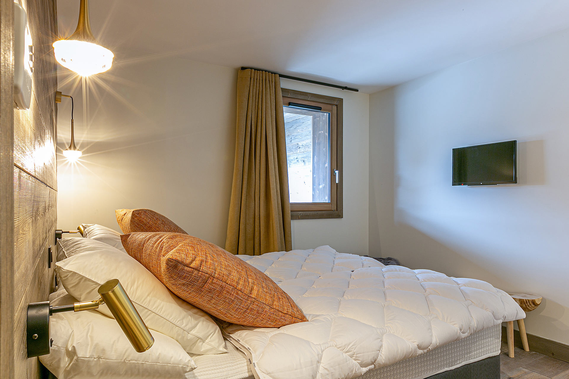 _lv_images__lot_0002340181_10_1454684