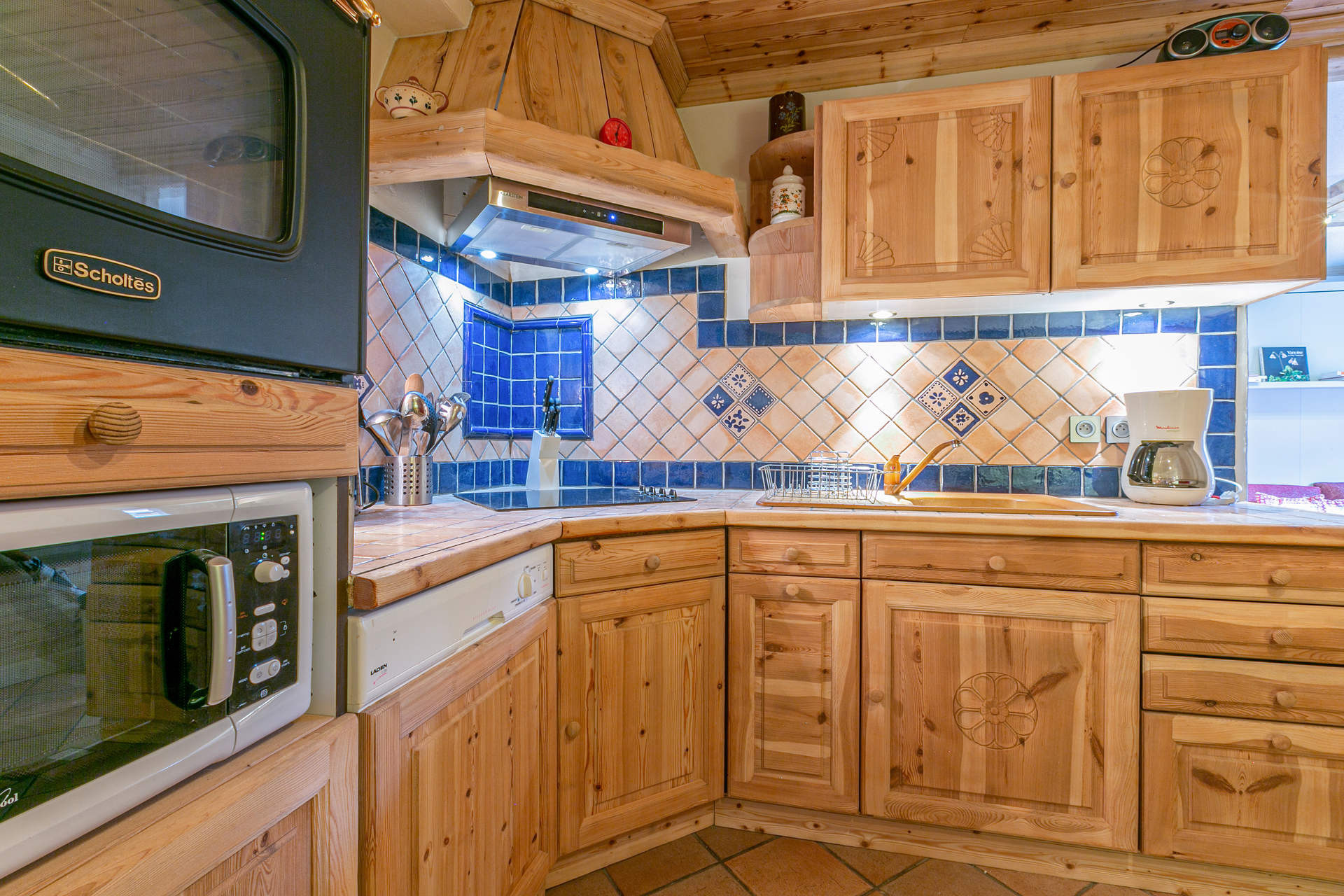 _lv_images__lot_0002340186_05_1455901