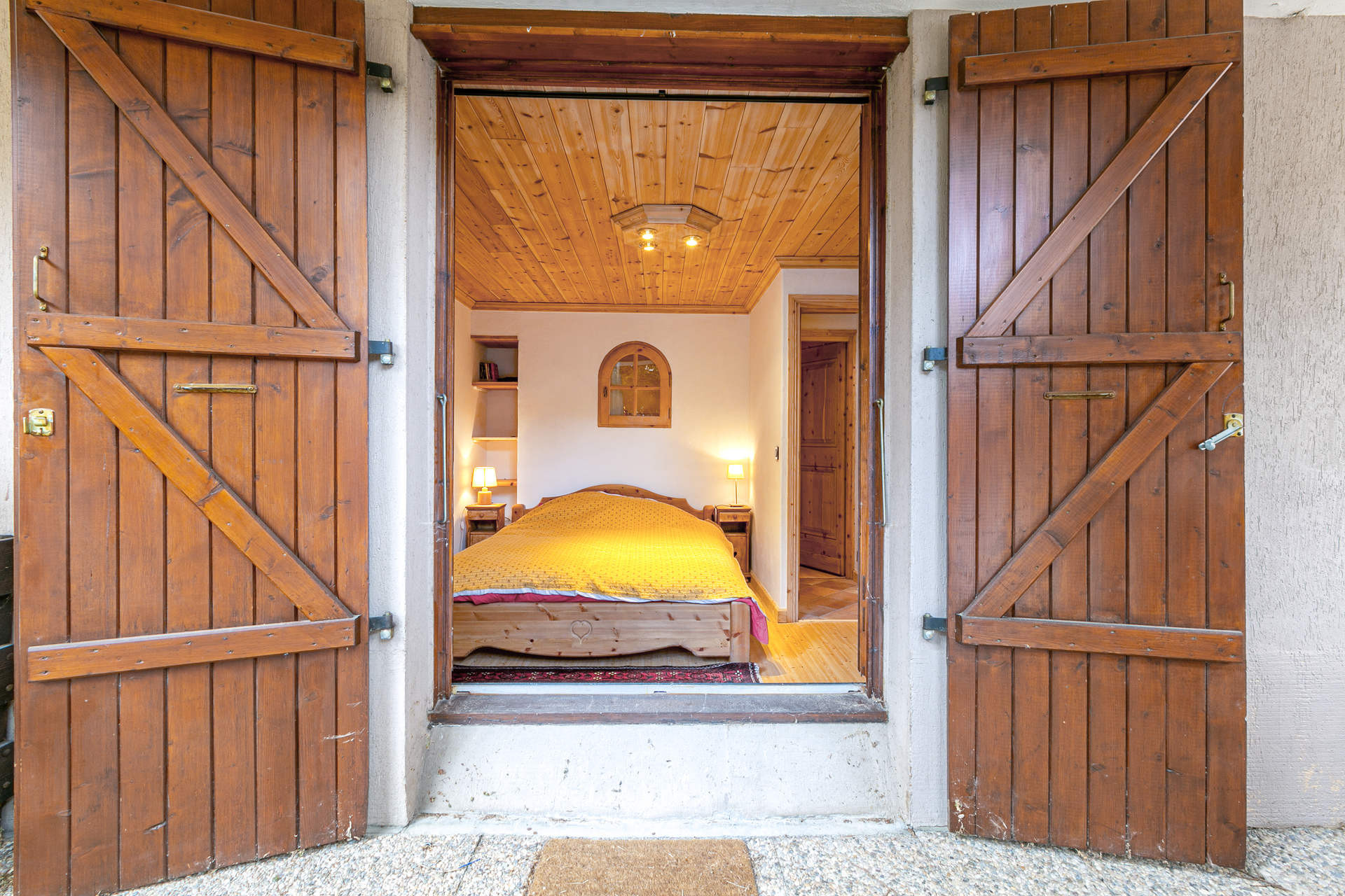 _lv_images__lot_0002340186_11_1455907