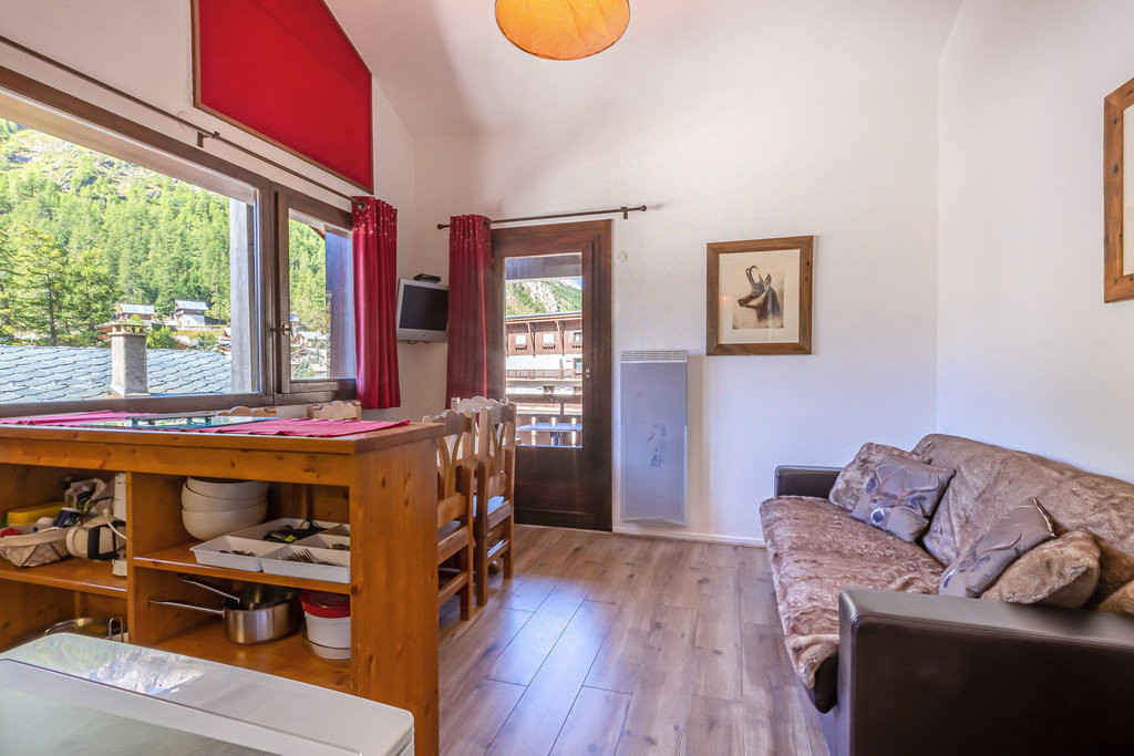 _lv_images__lot_0002340188_02_1457542