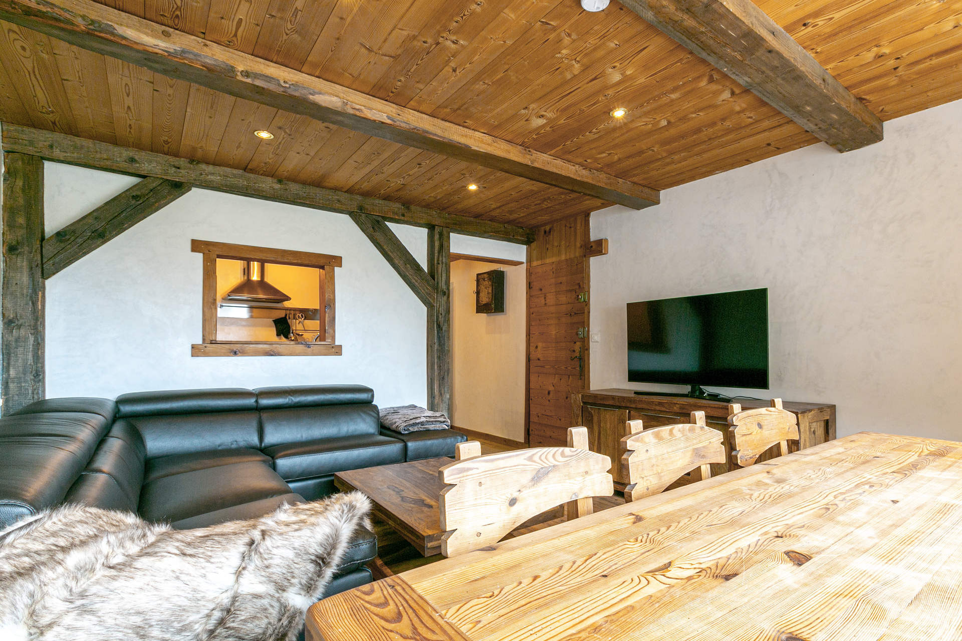 _lv_images__lot_0002340192_02_1457664