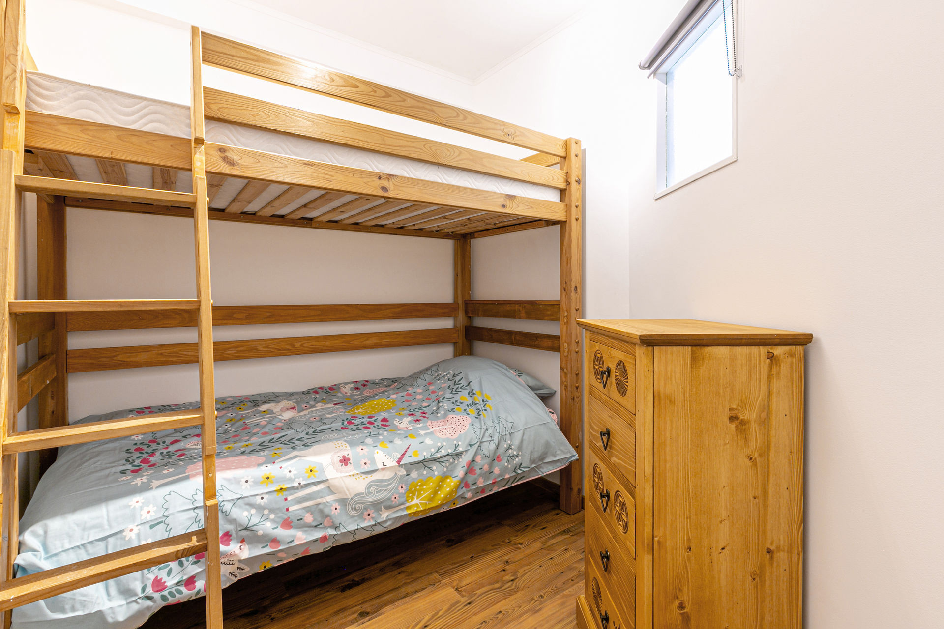 _lv_images__lot_0002340192_06_1457668