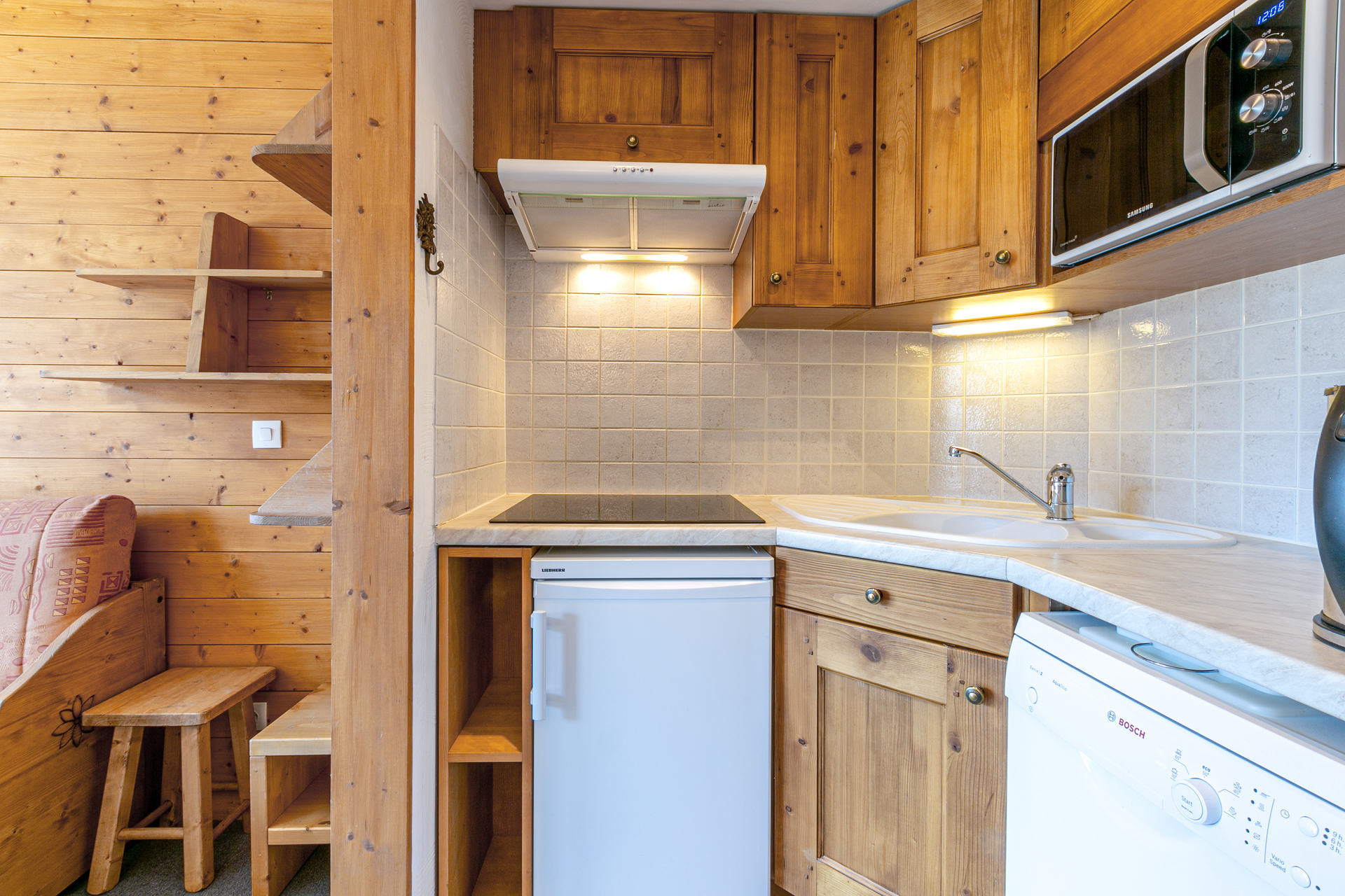 _lv_images__lot_0002340197_06_1458413