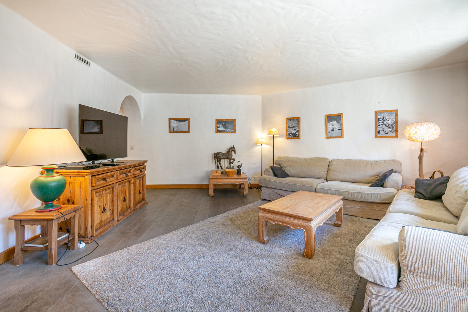 _lv_images__lot_0002340207_03_1458140