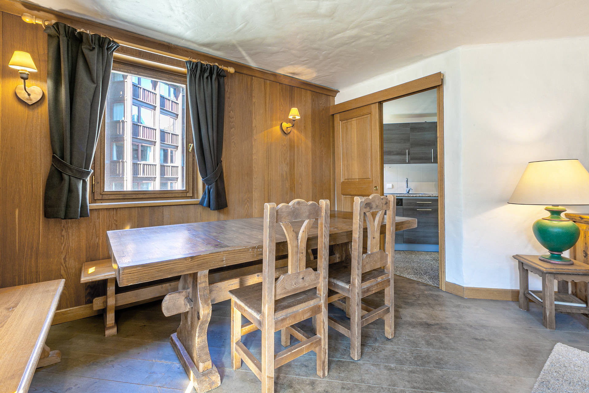 _lv_images__lot_0002340207_04_1458141