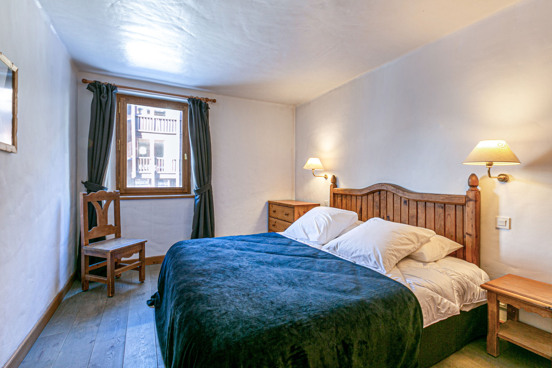 _lv_images__lot_0002340207_08_1458145