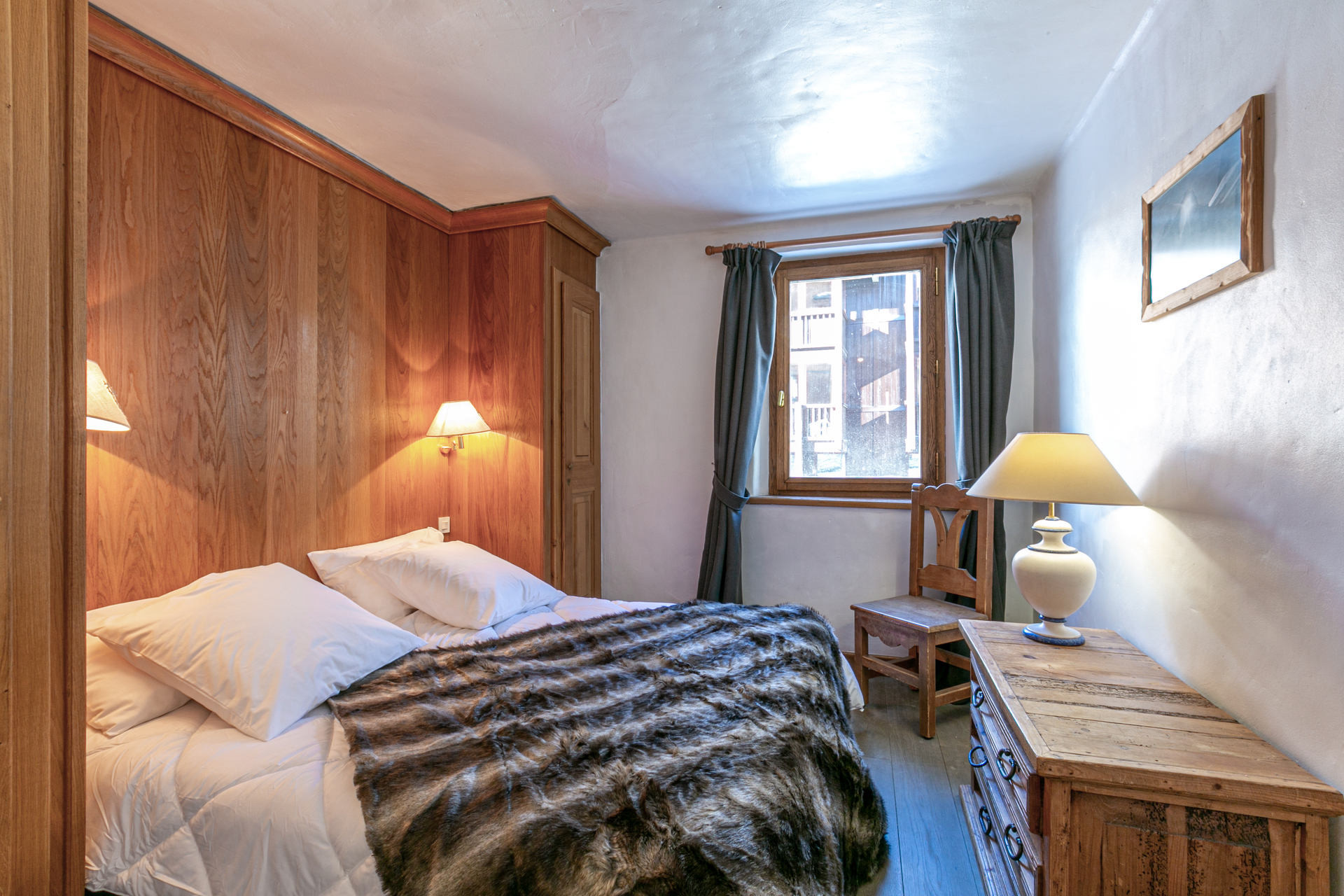 _lv_images__lot_0002340207_09_1458146