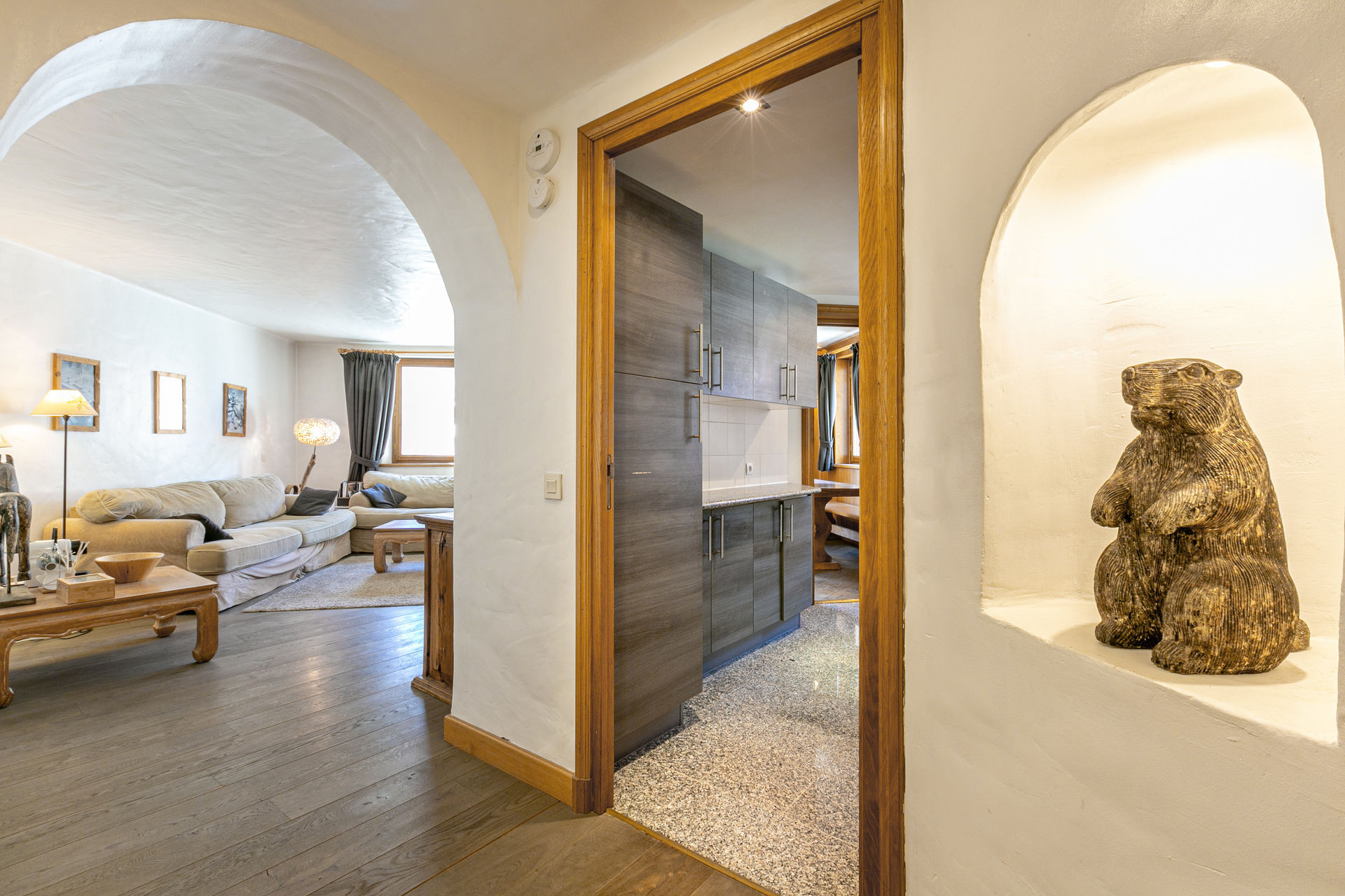 _lv_images__lot_0002340207_14_1458151