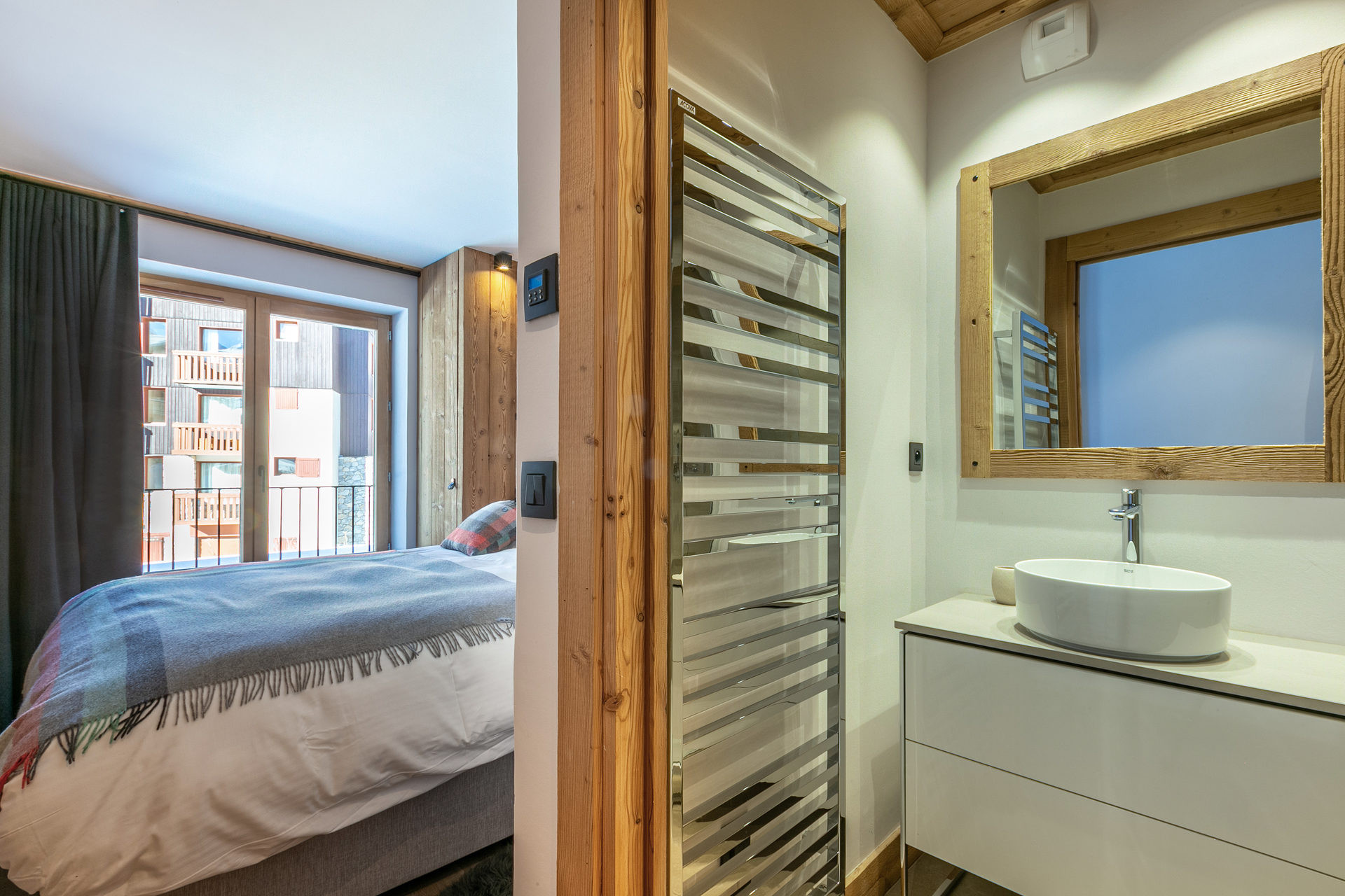 _lv_images__lot_0002340209_10_1455162