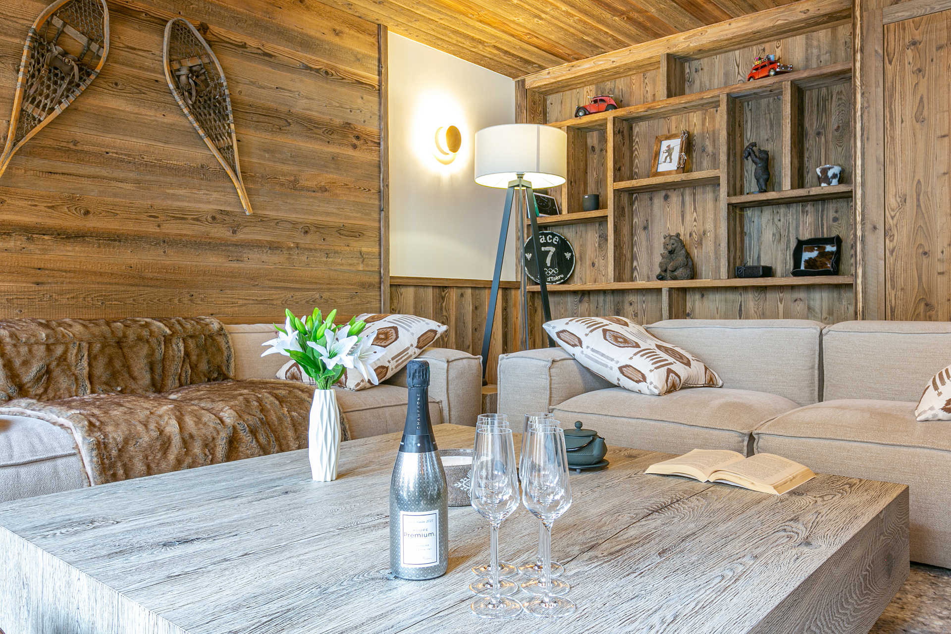 _lv_images__lot_0002340215_03_1456821