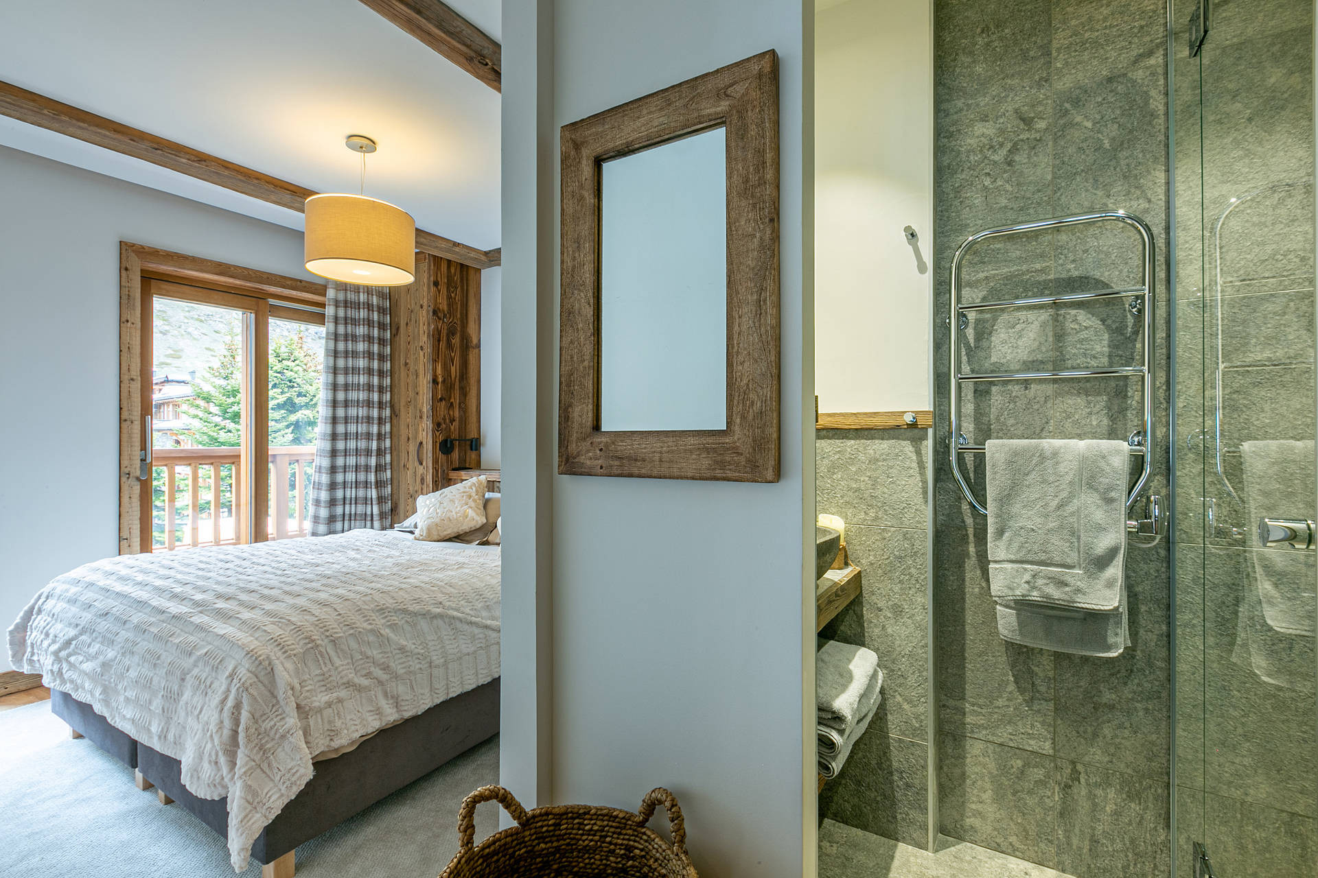 _lv_images__lot_0002340215_10_1456828