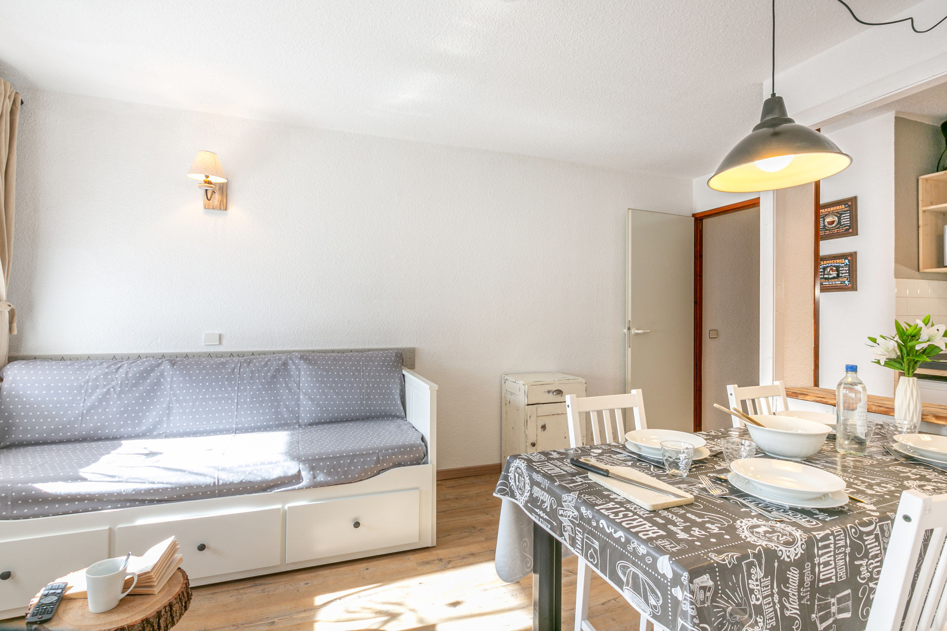 _lv_images__lot_0002340224_02_1455523