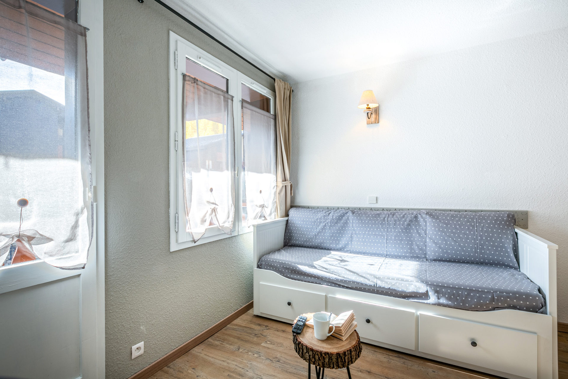 _lv_images__lot_0002340224_03_1455524