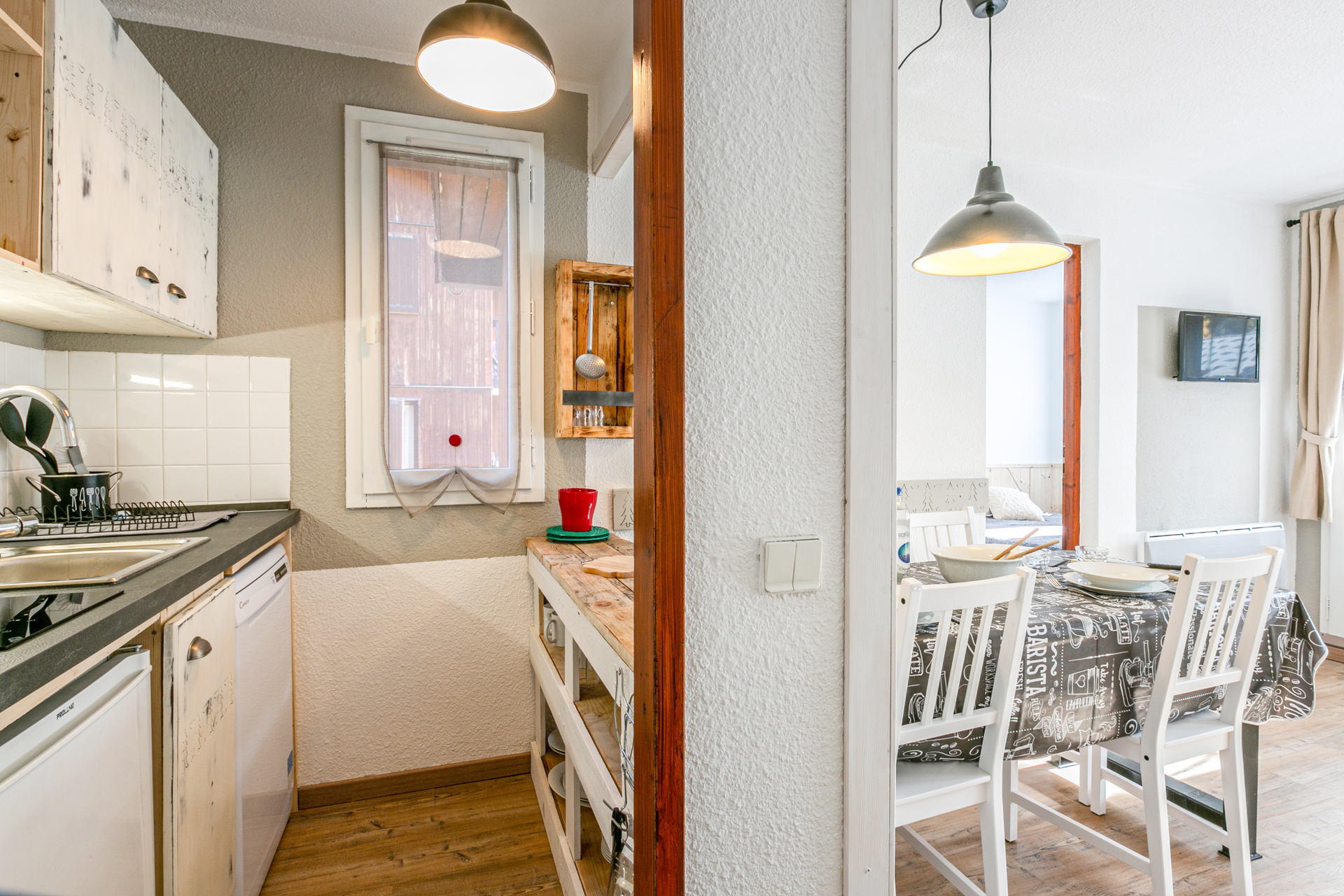 _lv_images__lot_0002340224_07_1455528