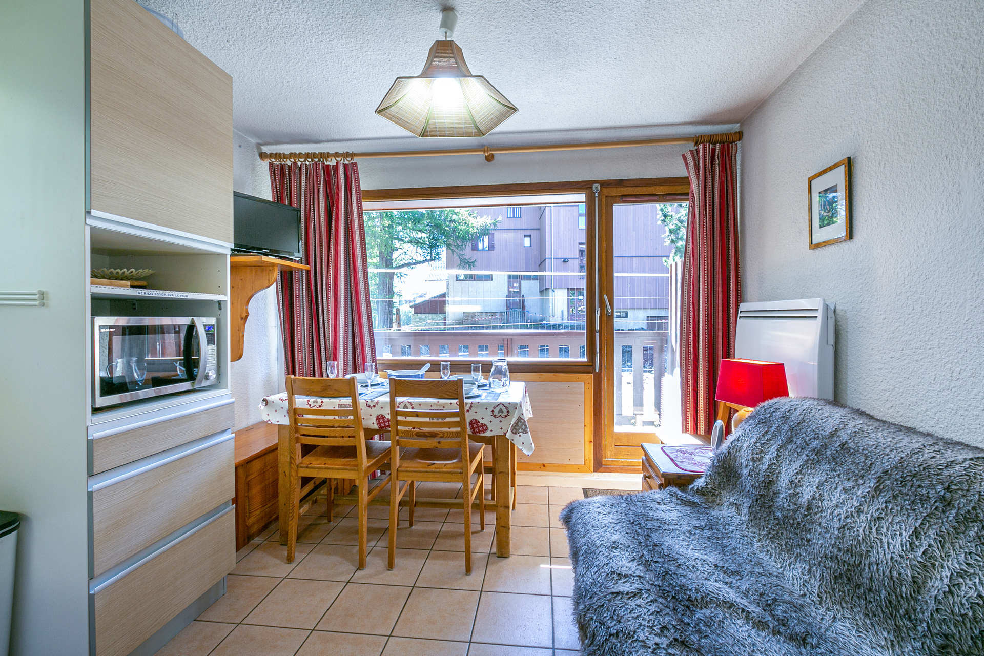 _lv_images__lot_0002340225_01_1457874