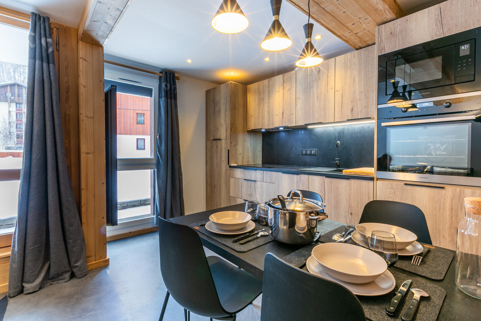 _lv_images__lot_0002340226_02_1455735