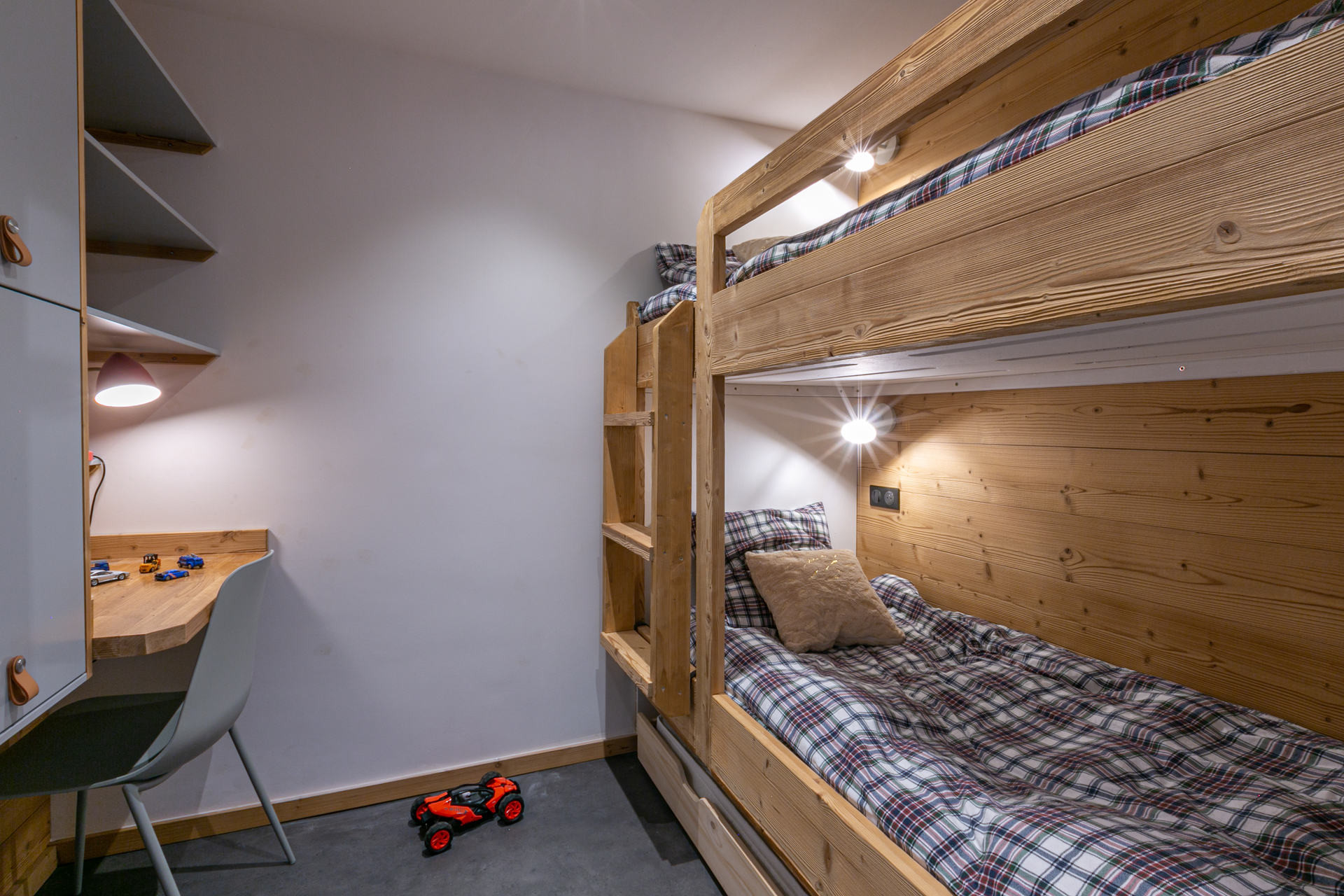 _lv_images__lot_0002340226_07_1455740