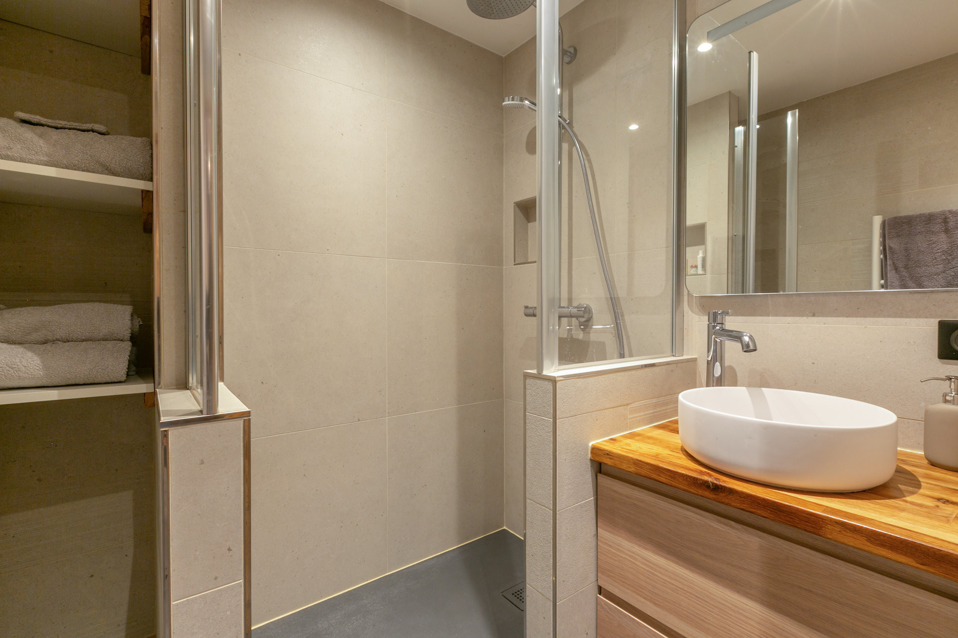 _lv_images__lot_0002340226_09_1455742