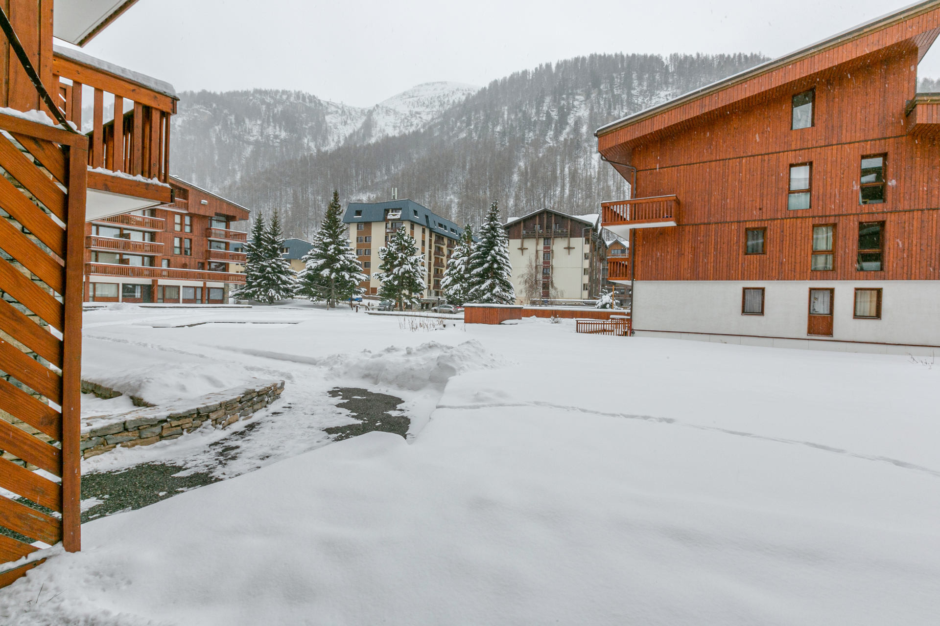 _lv_images__lot_0002340226_10_1455743