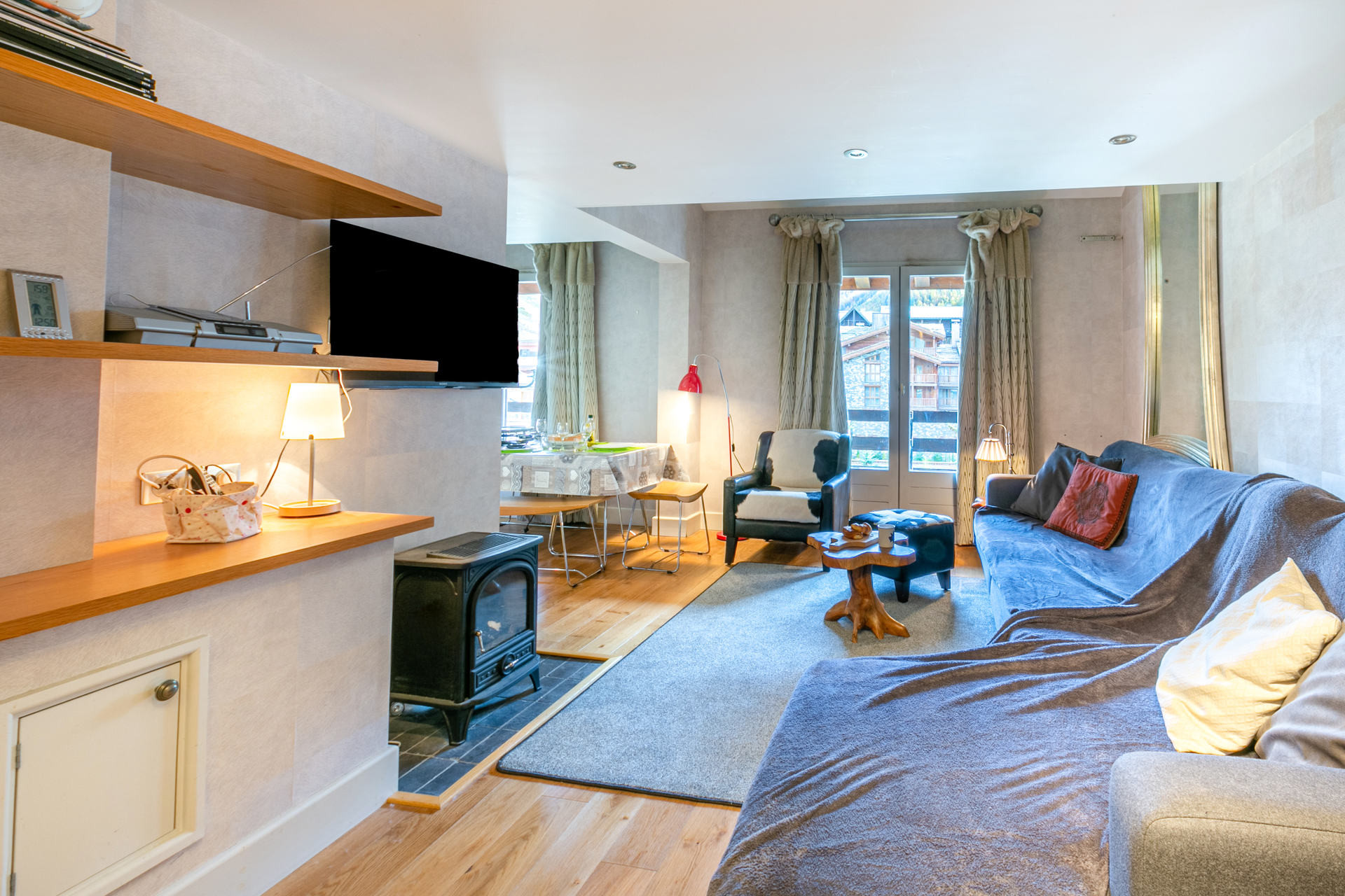 _lv_images__lot_0002340235_01_1457617