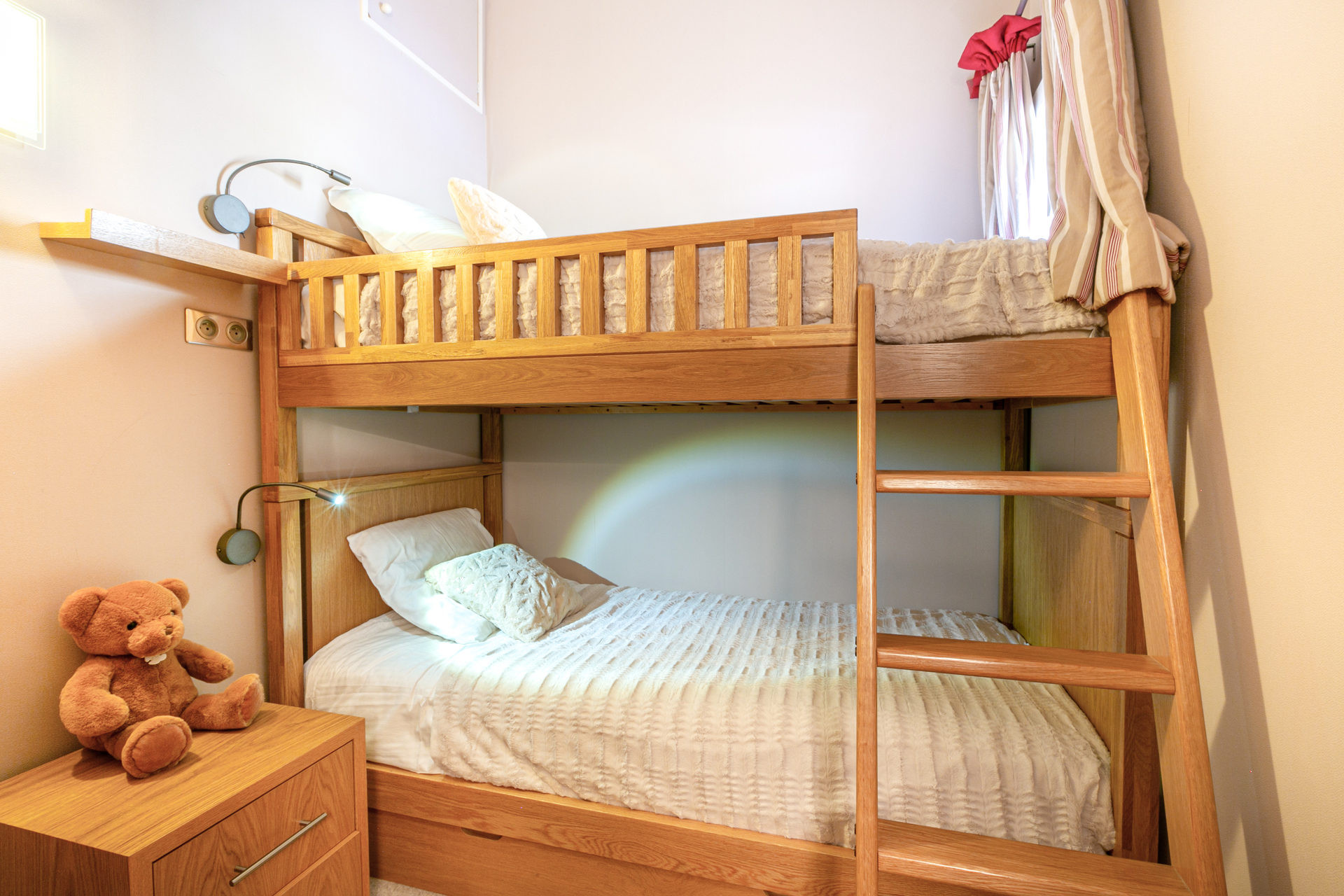 _lv_images__lot_0002340235_12_1457628