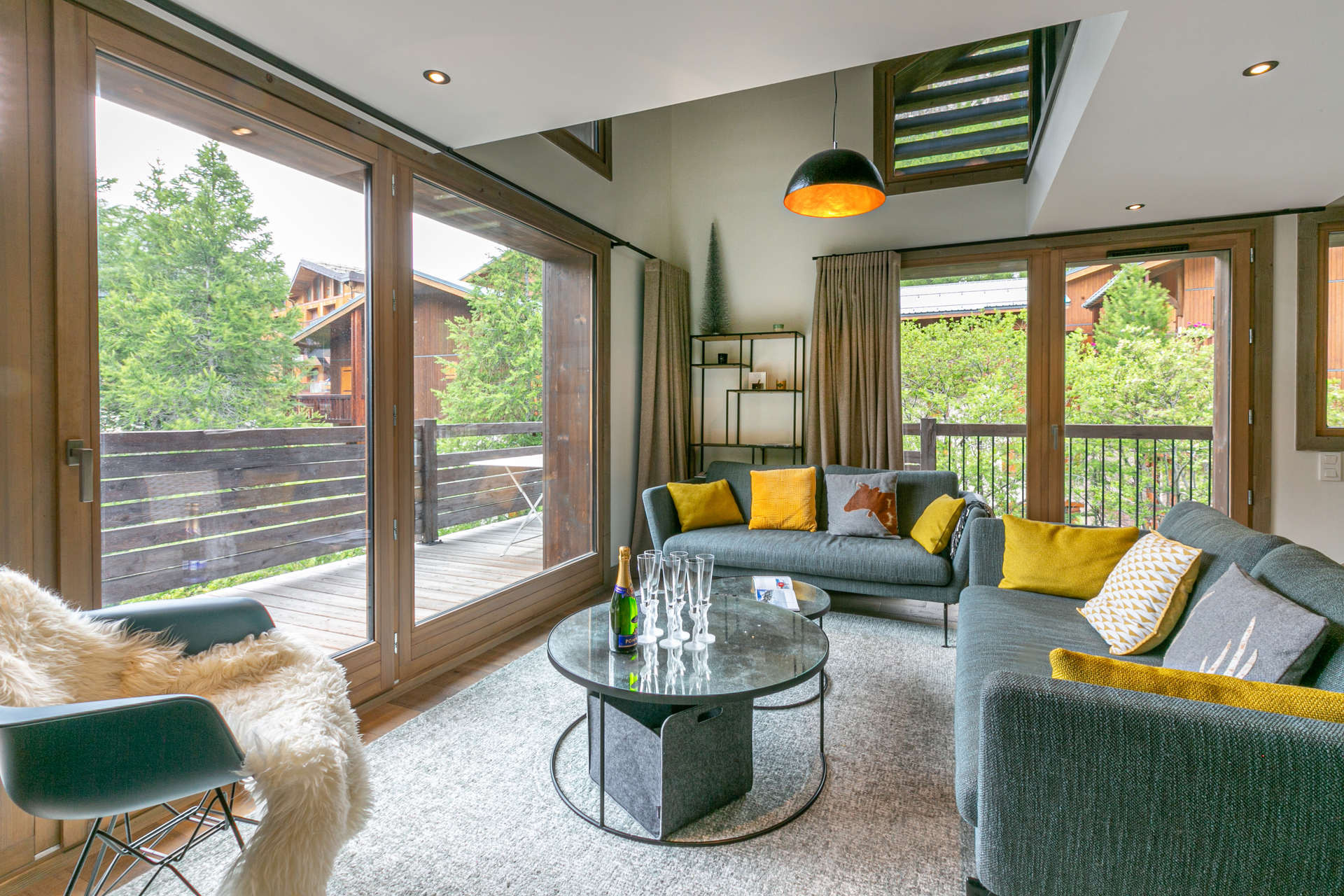 _lv_images__lot_0002340249_03_1456837