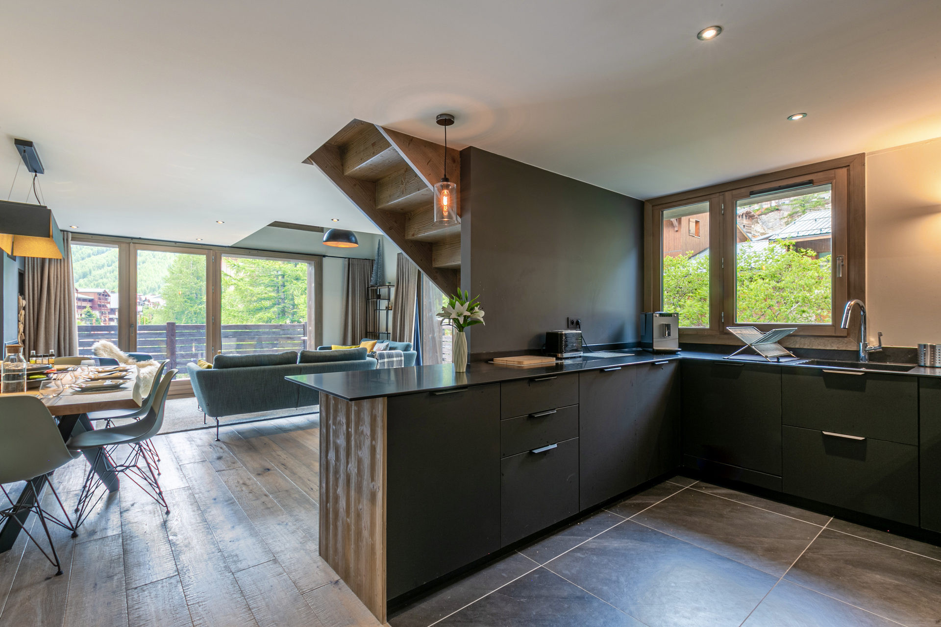 _lv_images__lot_0002340249_06_1456840