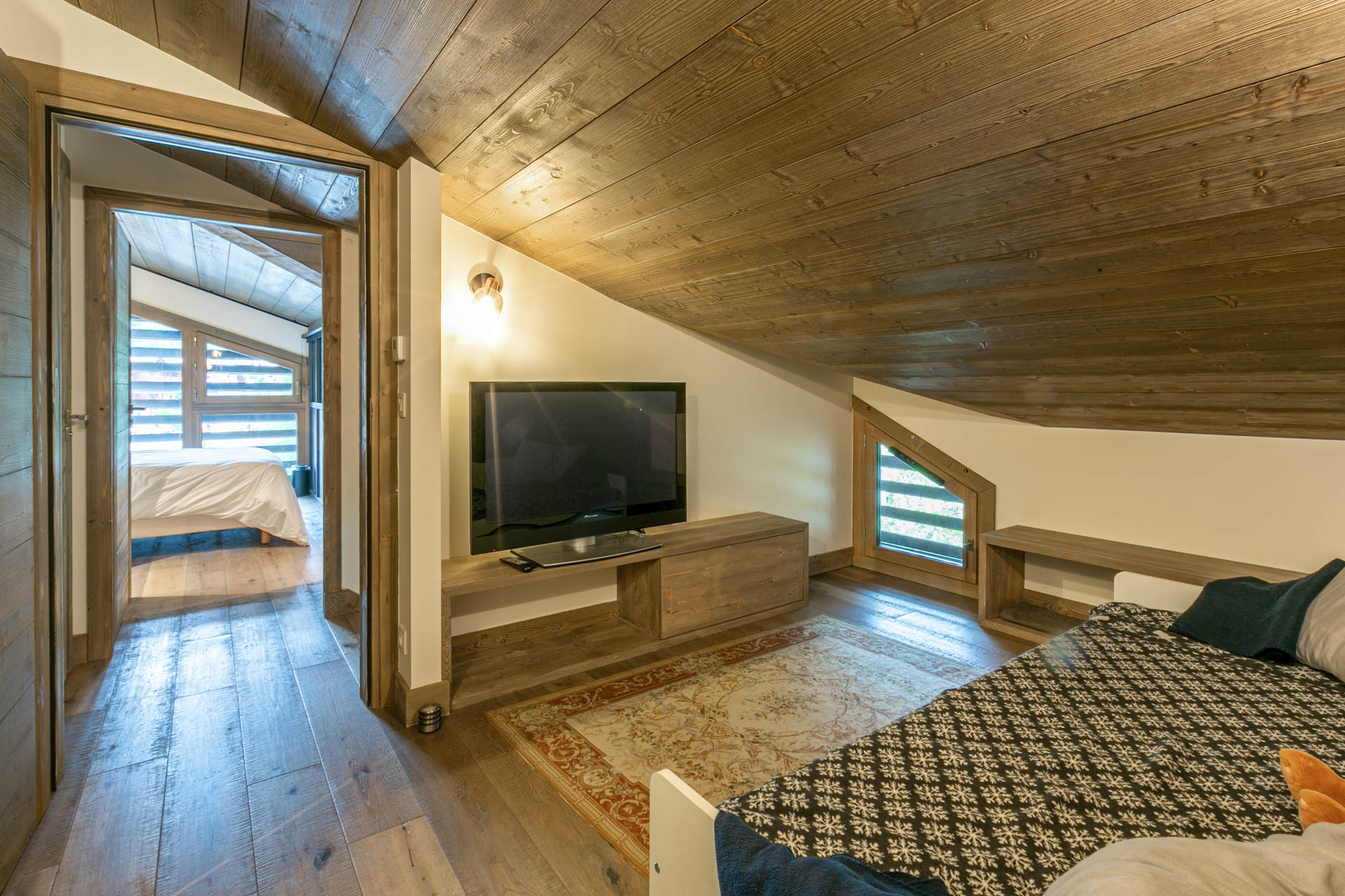 _lv_images__lot_0002340249_10_1456844