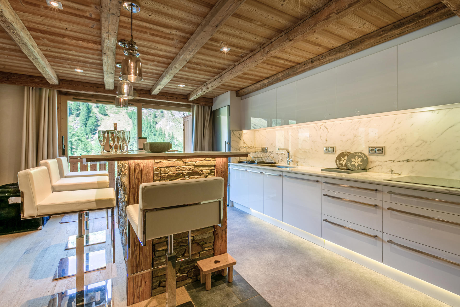 _lv_images__lot_0002340250_08_1454745