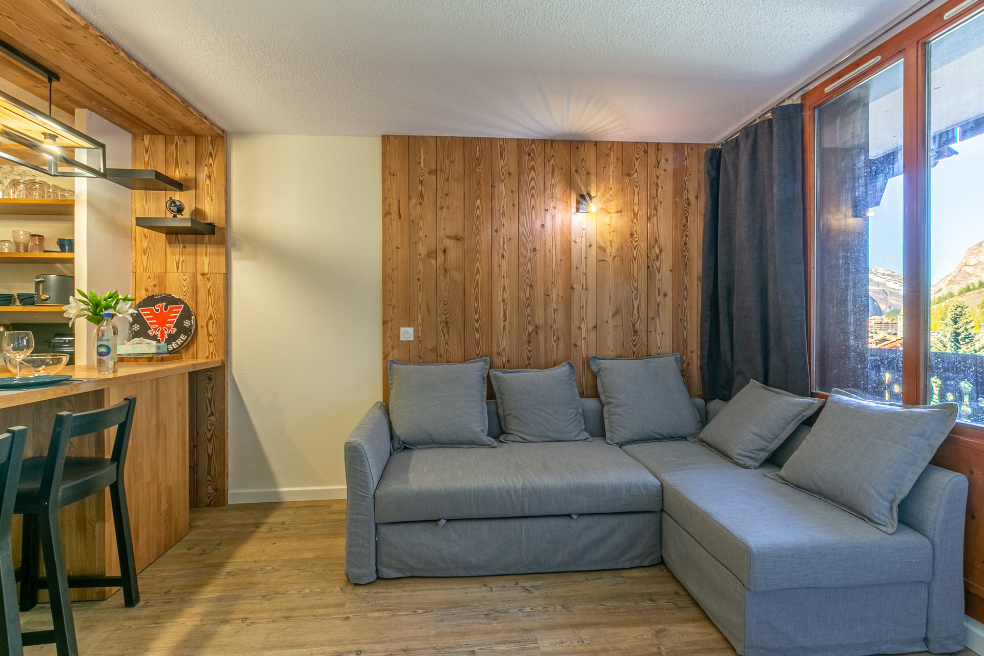 _lv_images__lot_0002340252_02_1456089