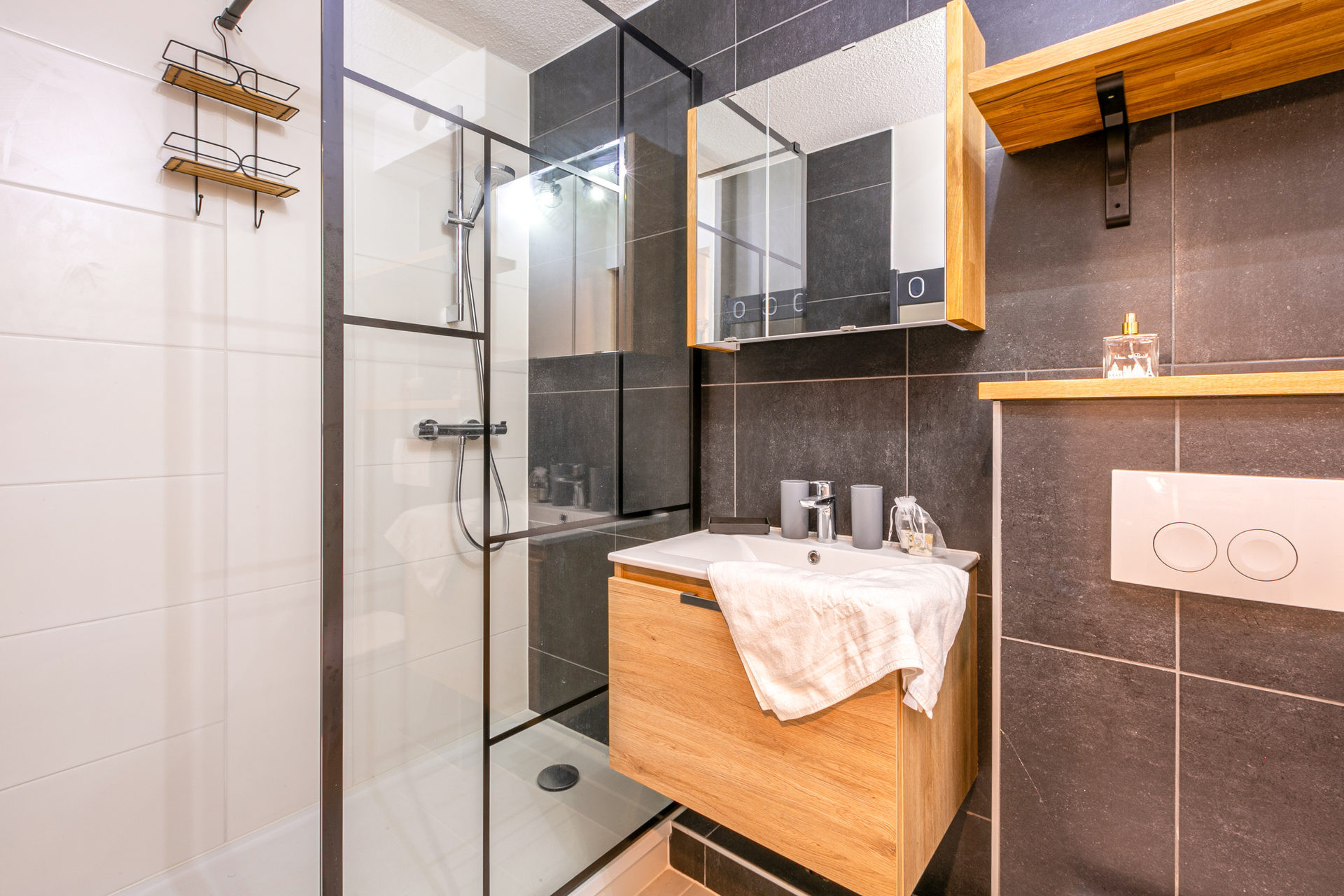 _lv_images__lot_0002340252_07_1456094