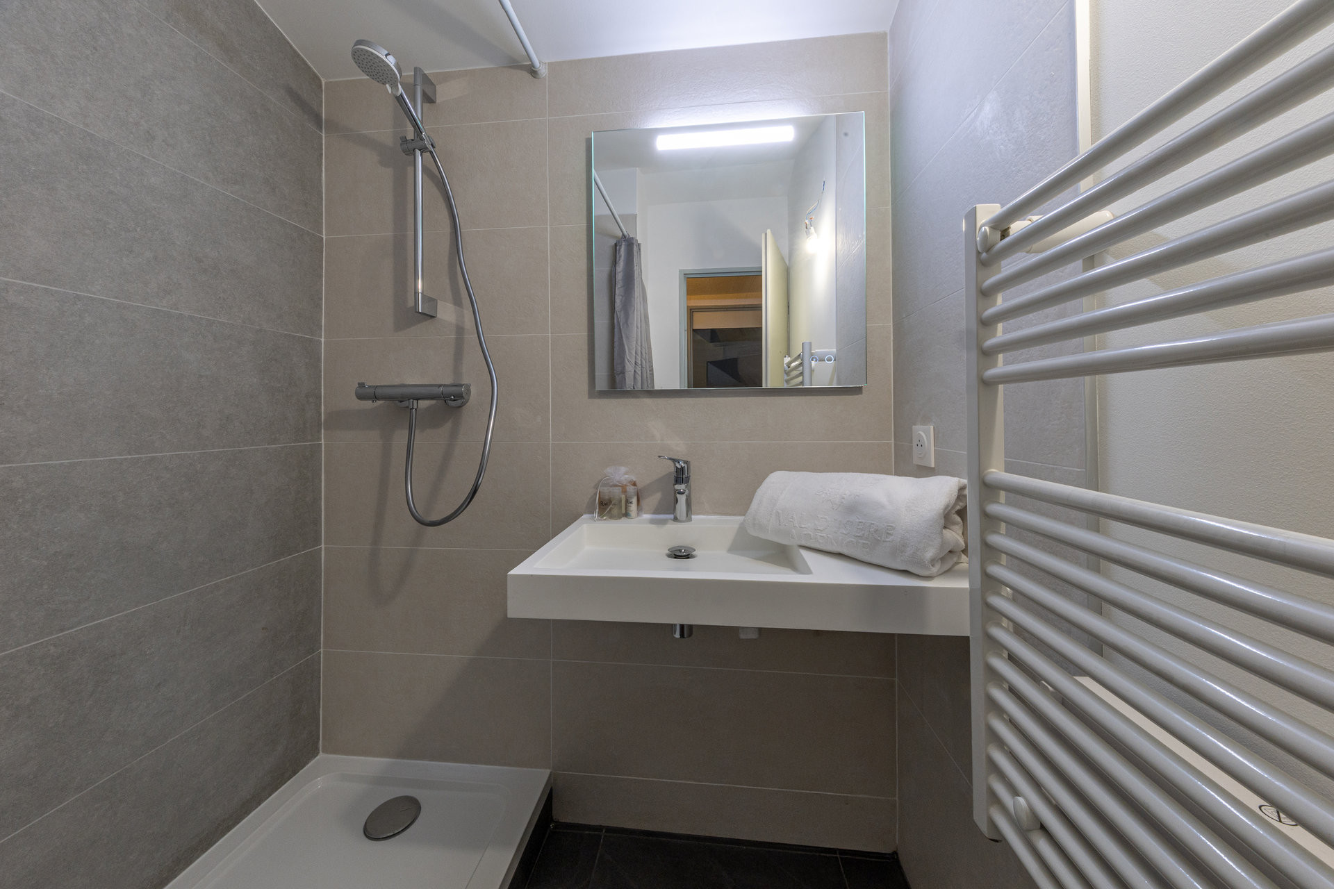 _lv_images__lot_0002340254_08_1457075