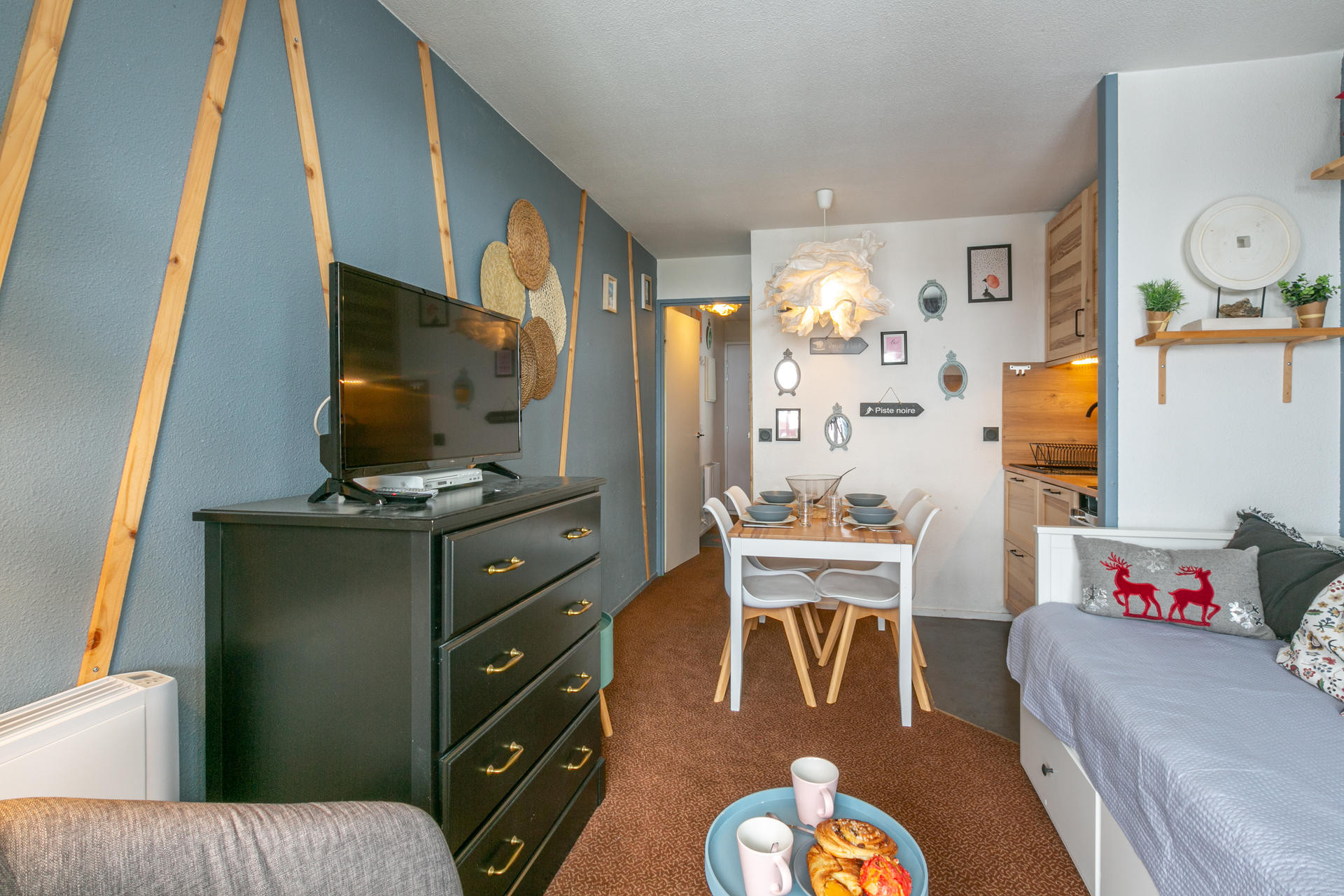 _lv_images__lot_0002340261_04_1457957