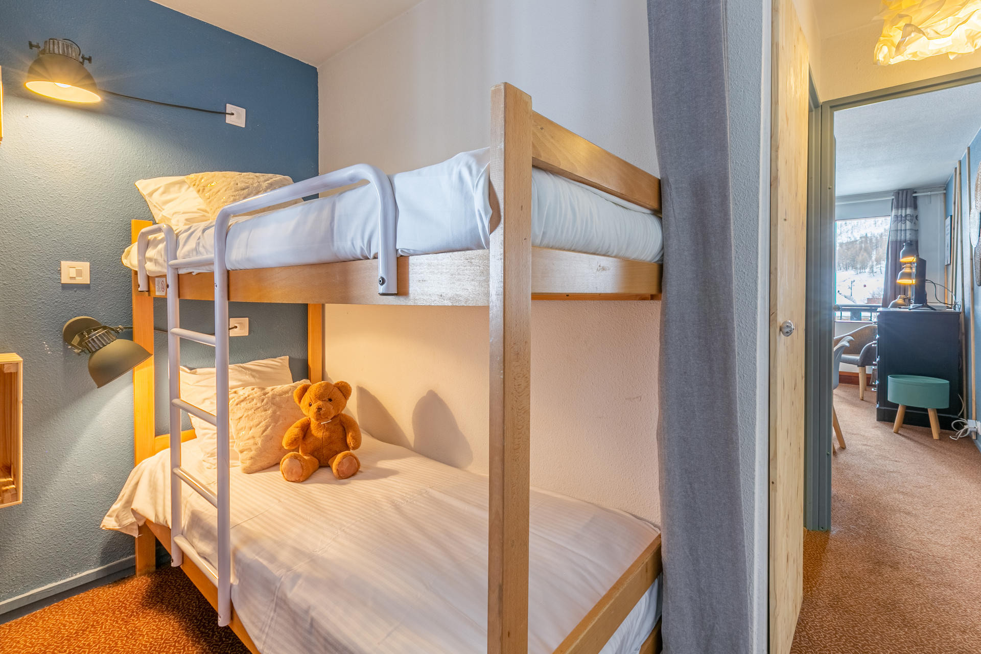 _lv_images__lot_0002340261_06_1457959