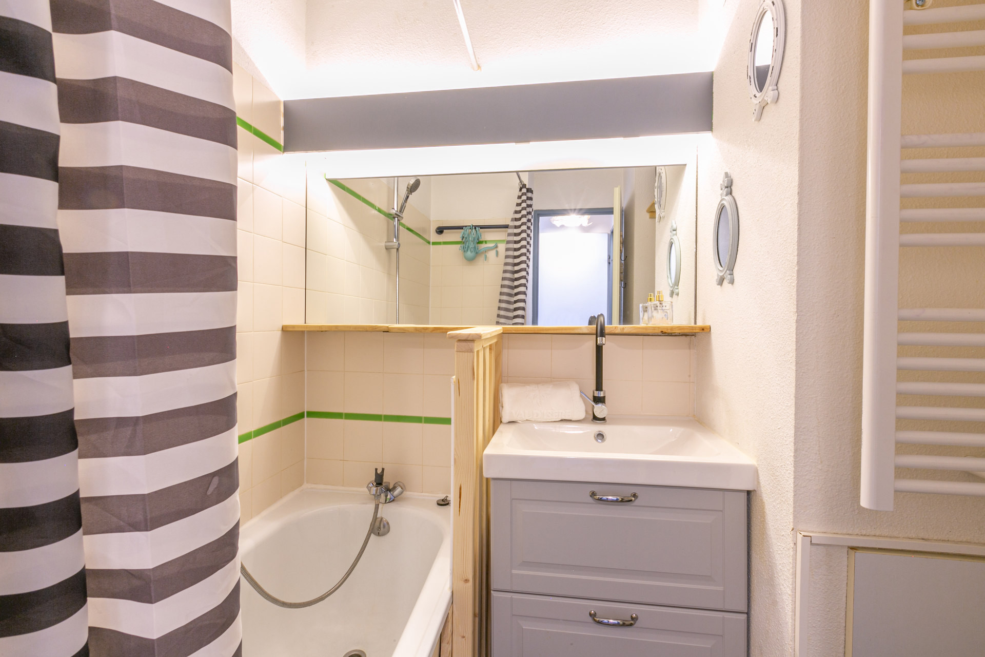 _lv_images__lot_0002340261_08_1457961