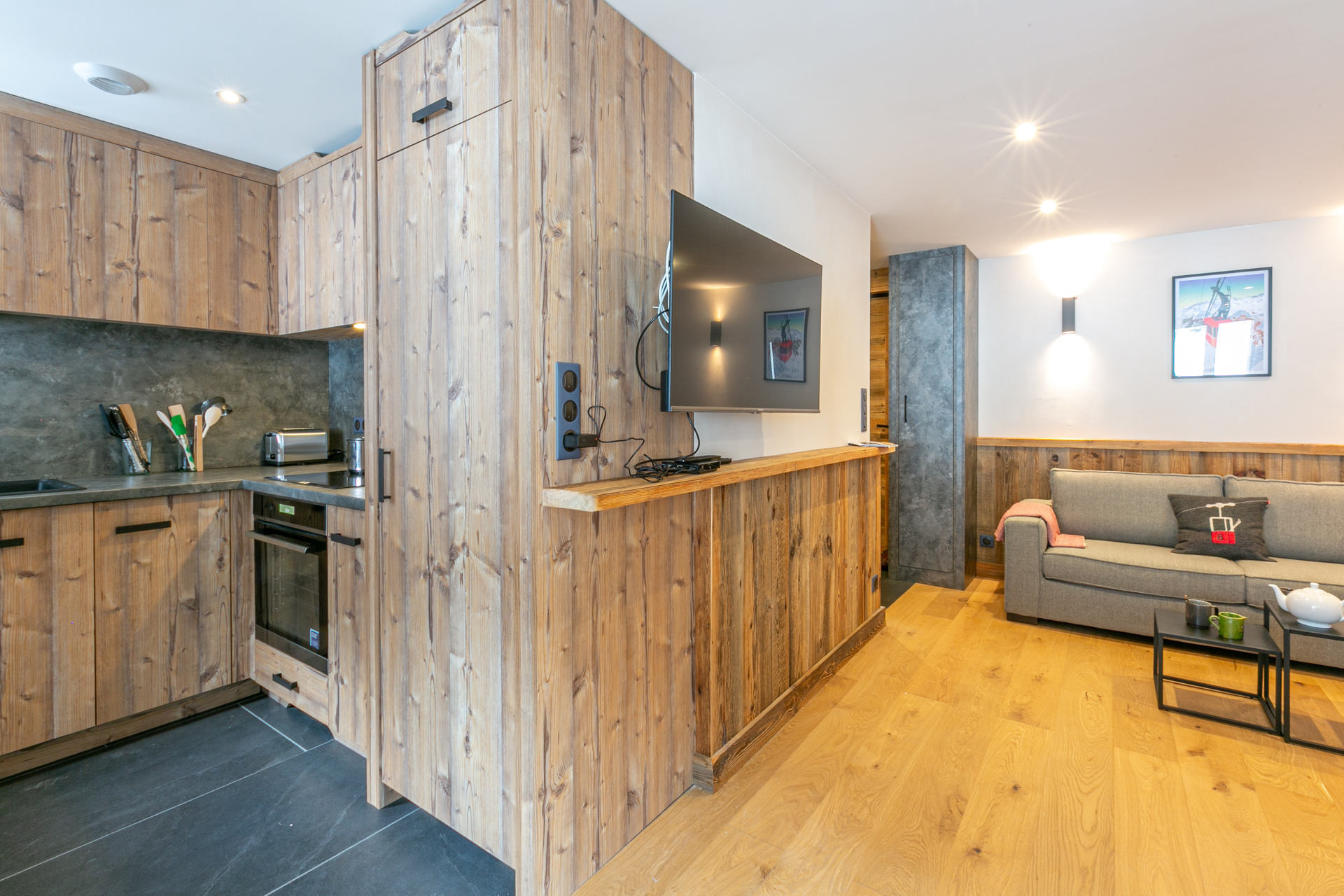 _lv_images__lot_0002340264_02_1457390