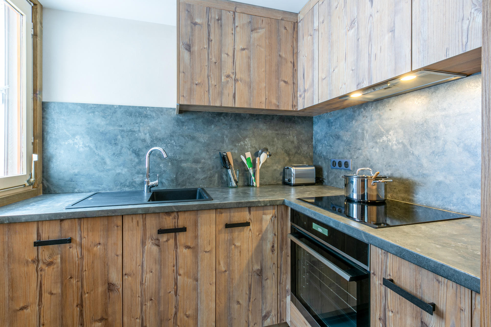 _lv_images__lot_0002340264_06_1457394