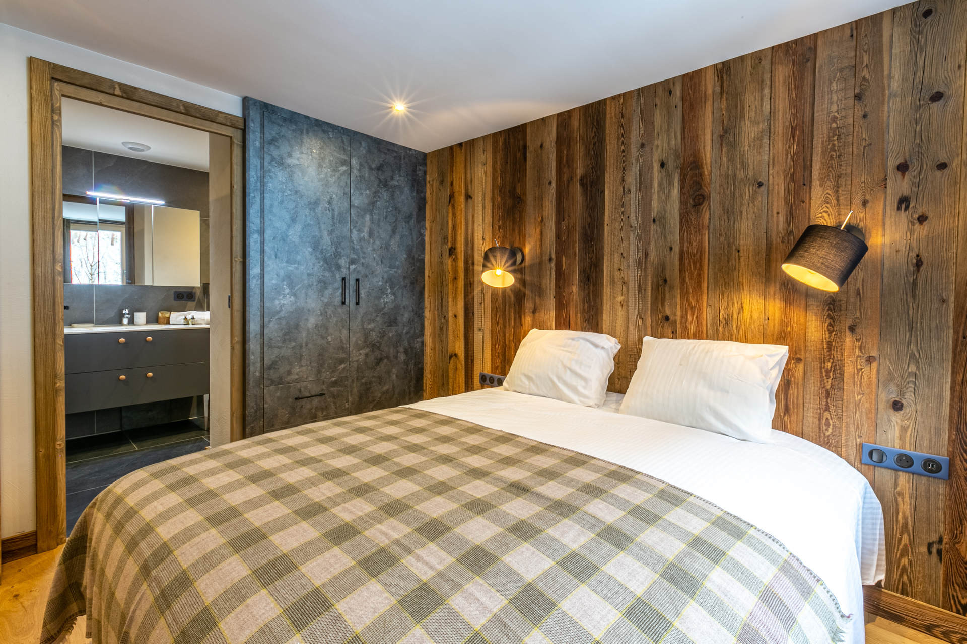 _lv_images__lot_0002340264_11_1457399