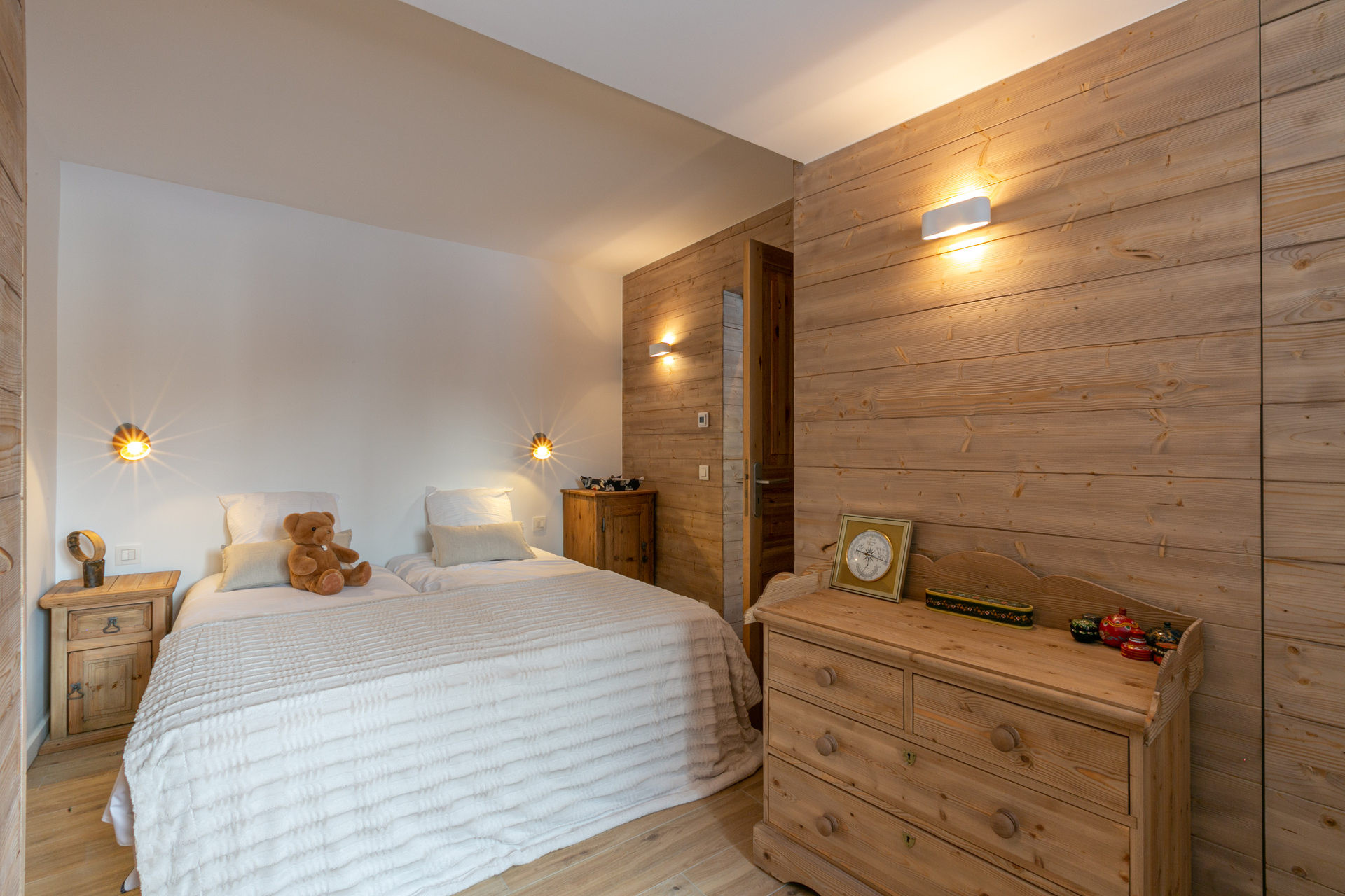 _lv_images__lot_0002340266_08_1458084