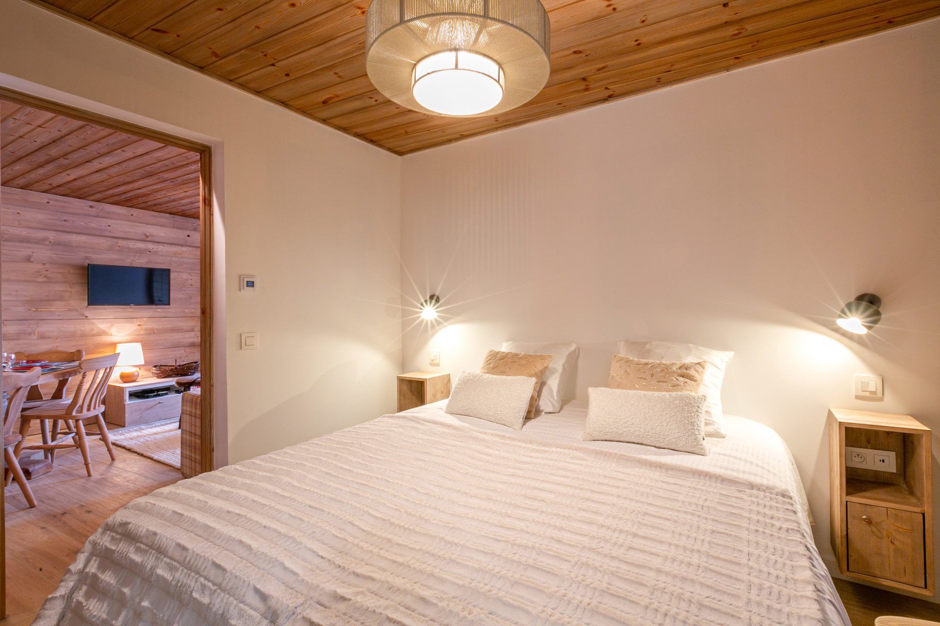 _lv_images__lot_0002340266_10_1458086