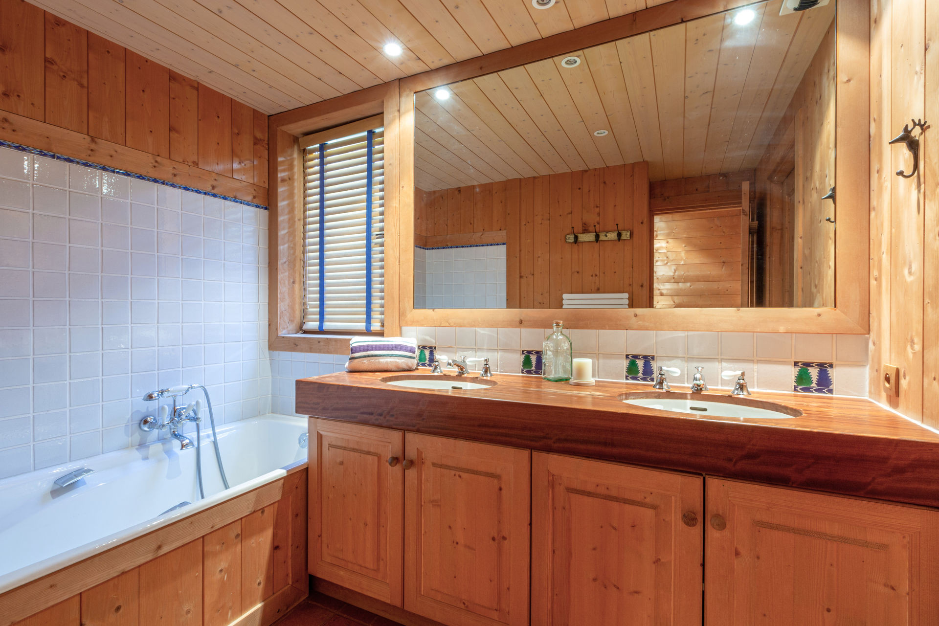 _lv_images__lot_0002340270_14_1454926