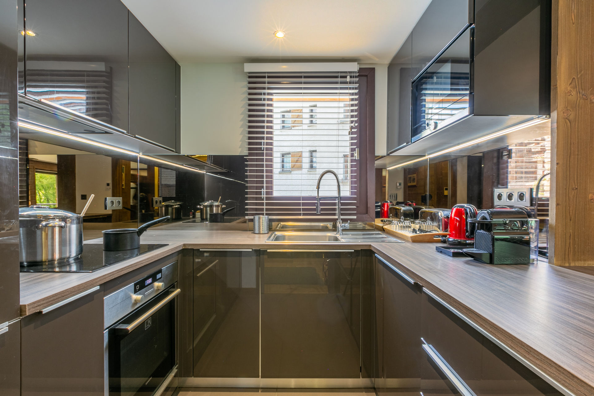 _lv_images__lot_0002340273_05_1457056