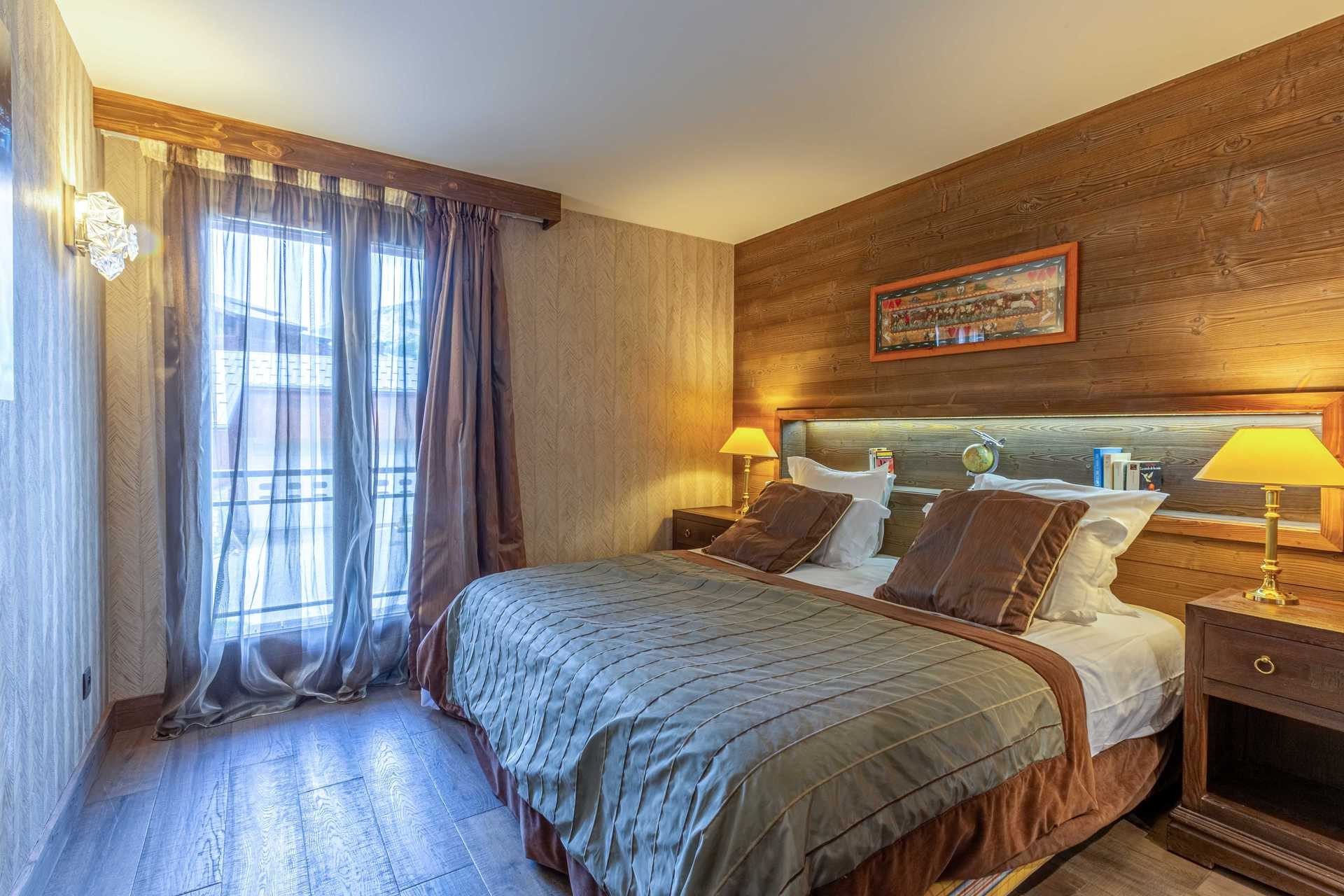 _lv_images__lot_0002340273_09_1457060