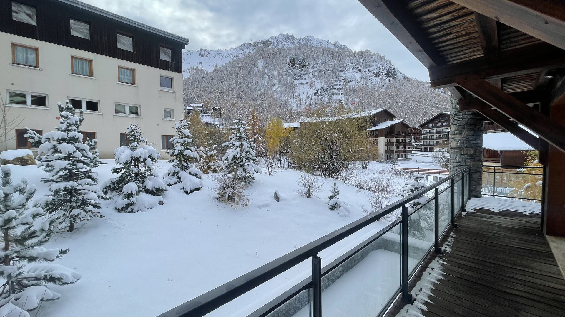 _lv_images__lot_0002340273_15_1457066